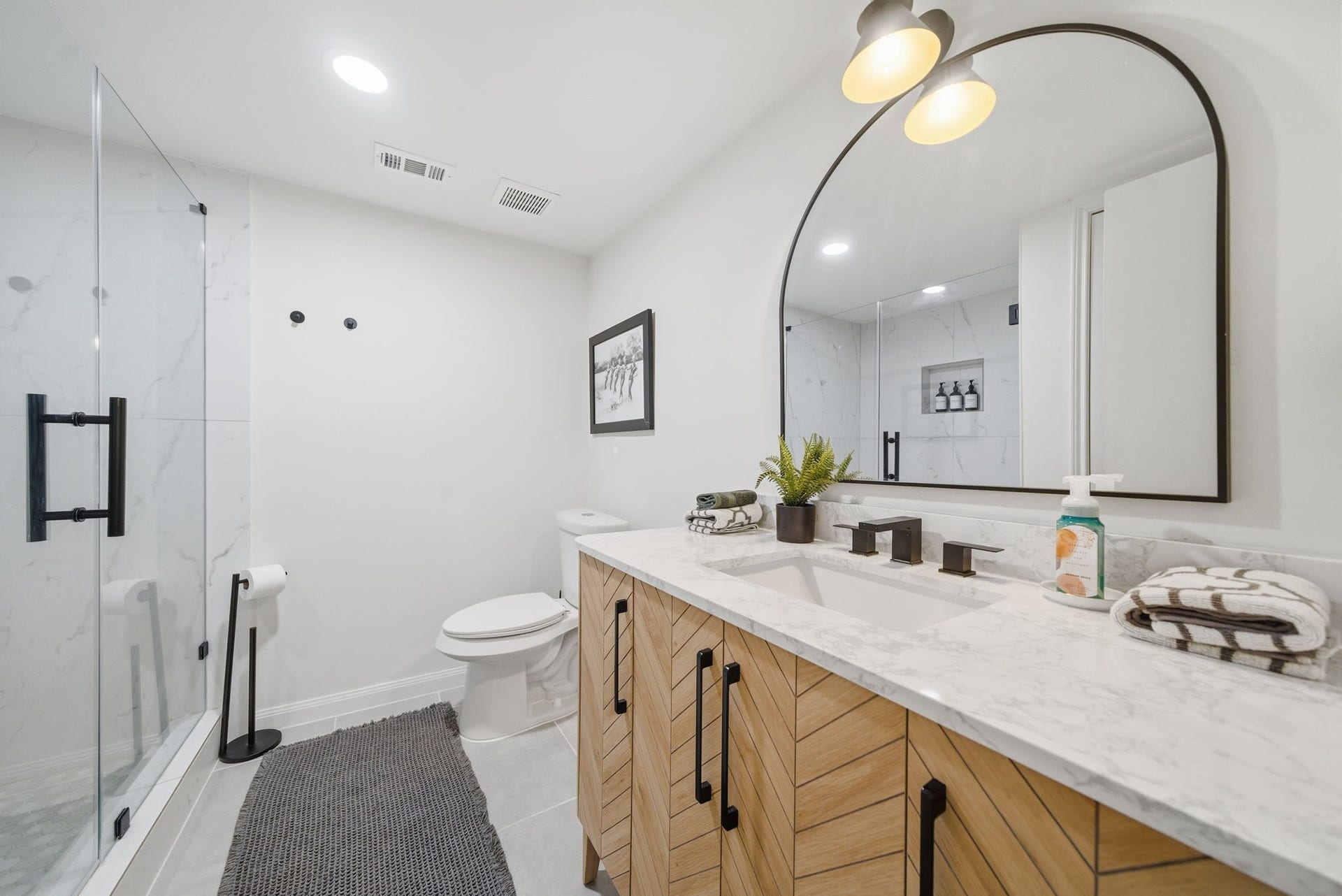 24 Lakeview Village, Conroe, TX 77356 24 Lakeview Village, Conroe, TX 77356