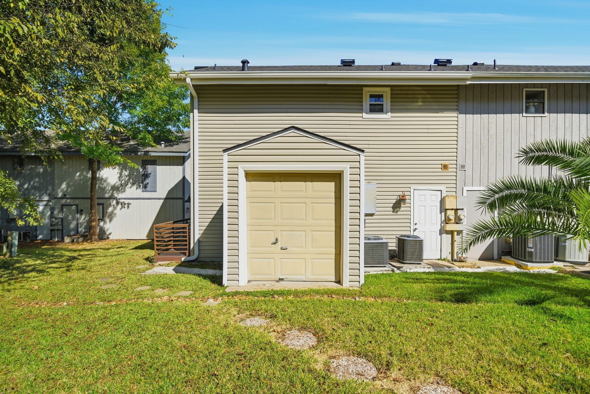 24 Lakeview Village, Conroe, TX 77356 24 Lakeview Village, Conroe, TX 77356