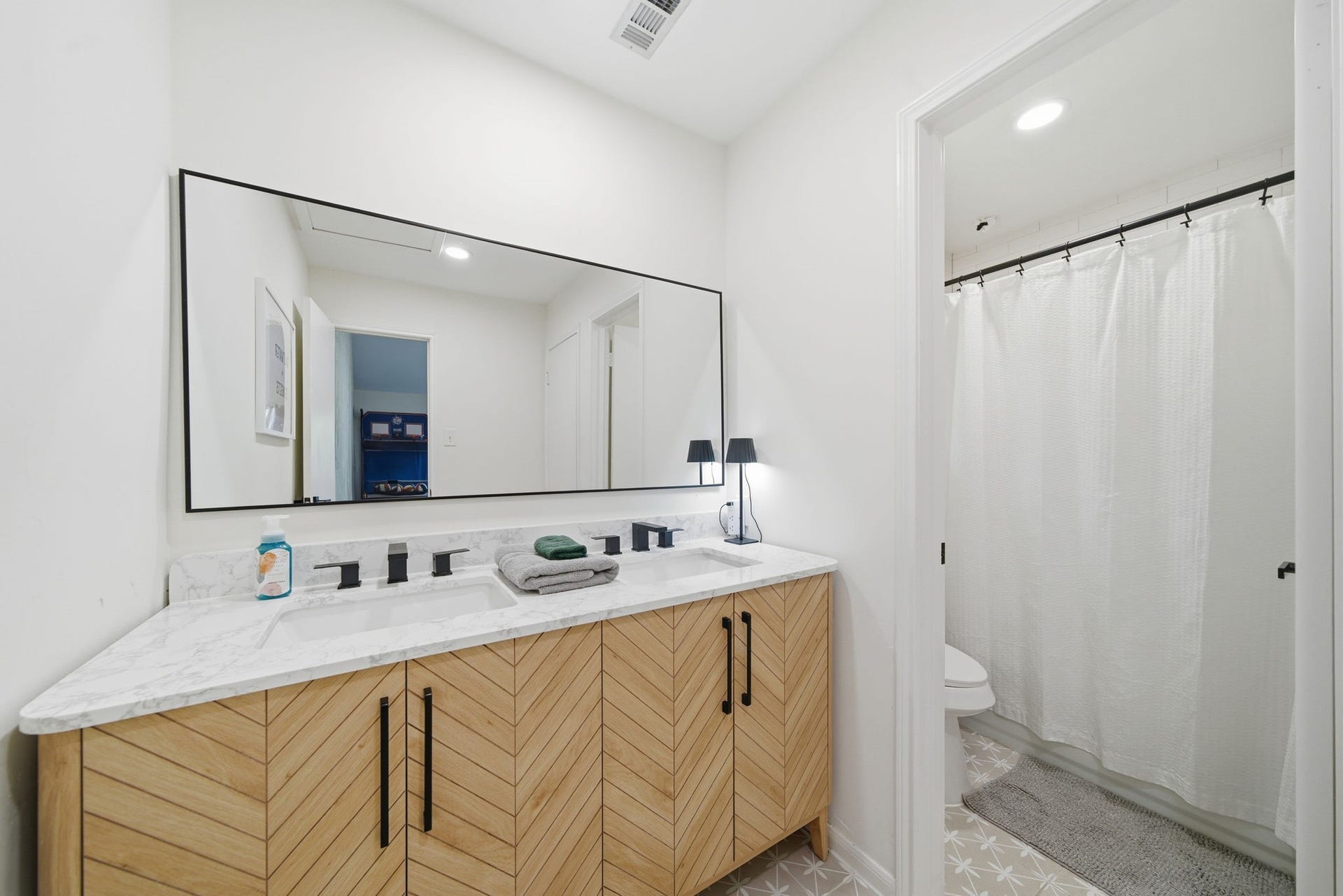 24 Lakeview Village, Conroe, TX 77356 24 Lakeview Village, Conroe, TX 77356