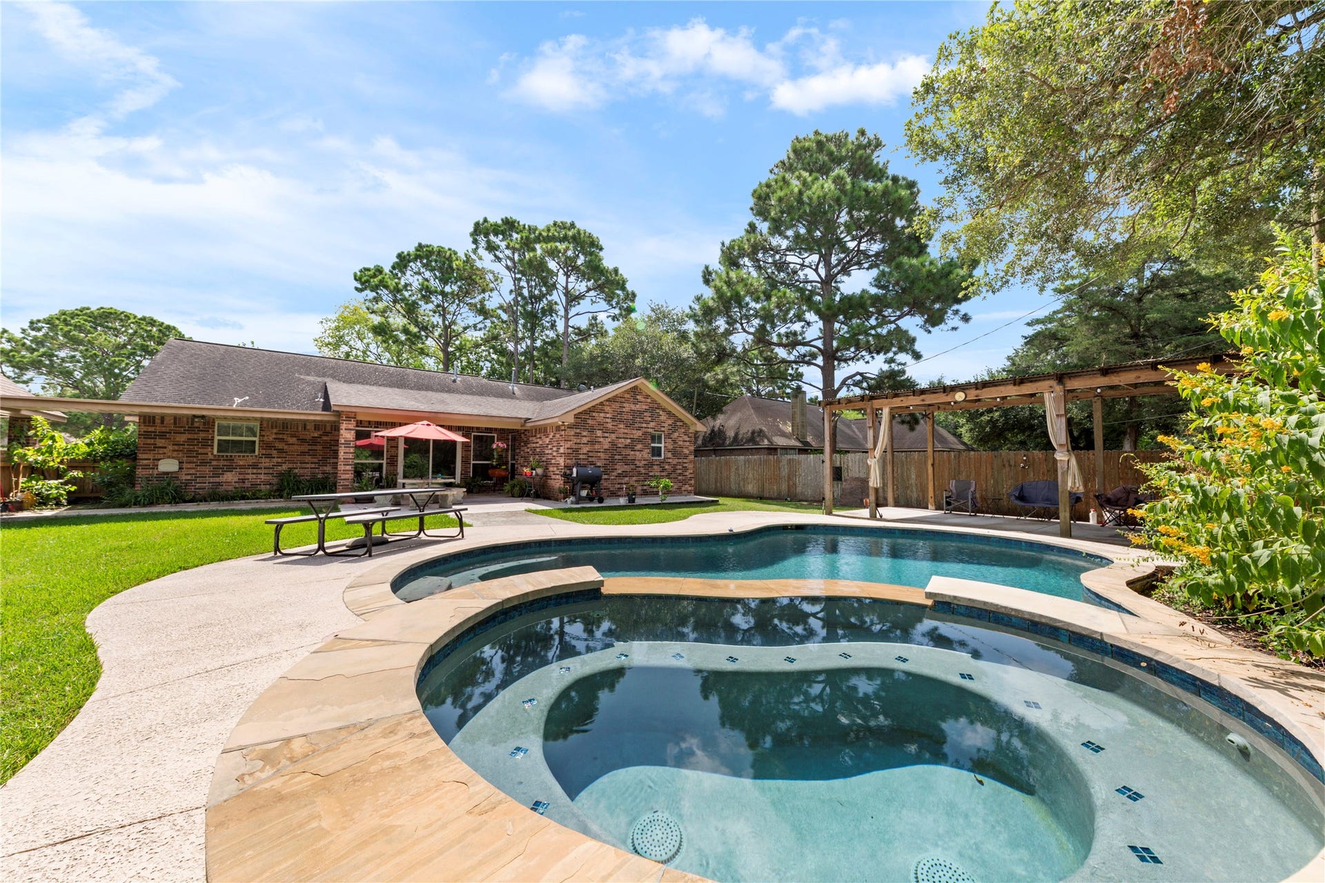 3430 W Meadow Lane, Dickinson, TX 77539 In ground Pool