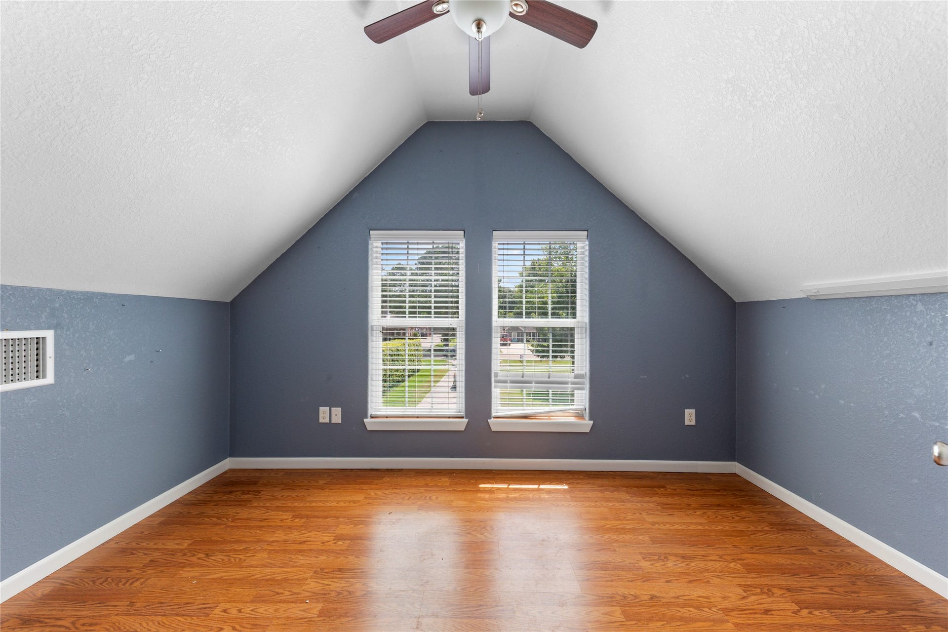 3430 W Meadow Lane, Dickinson, TX 77539 Bonus Room over garage