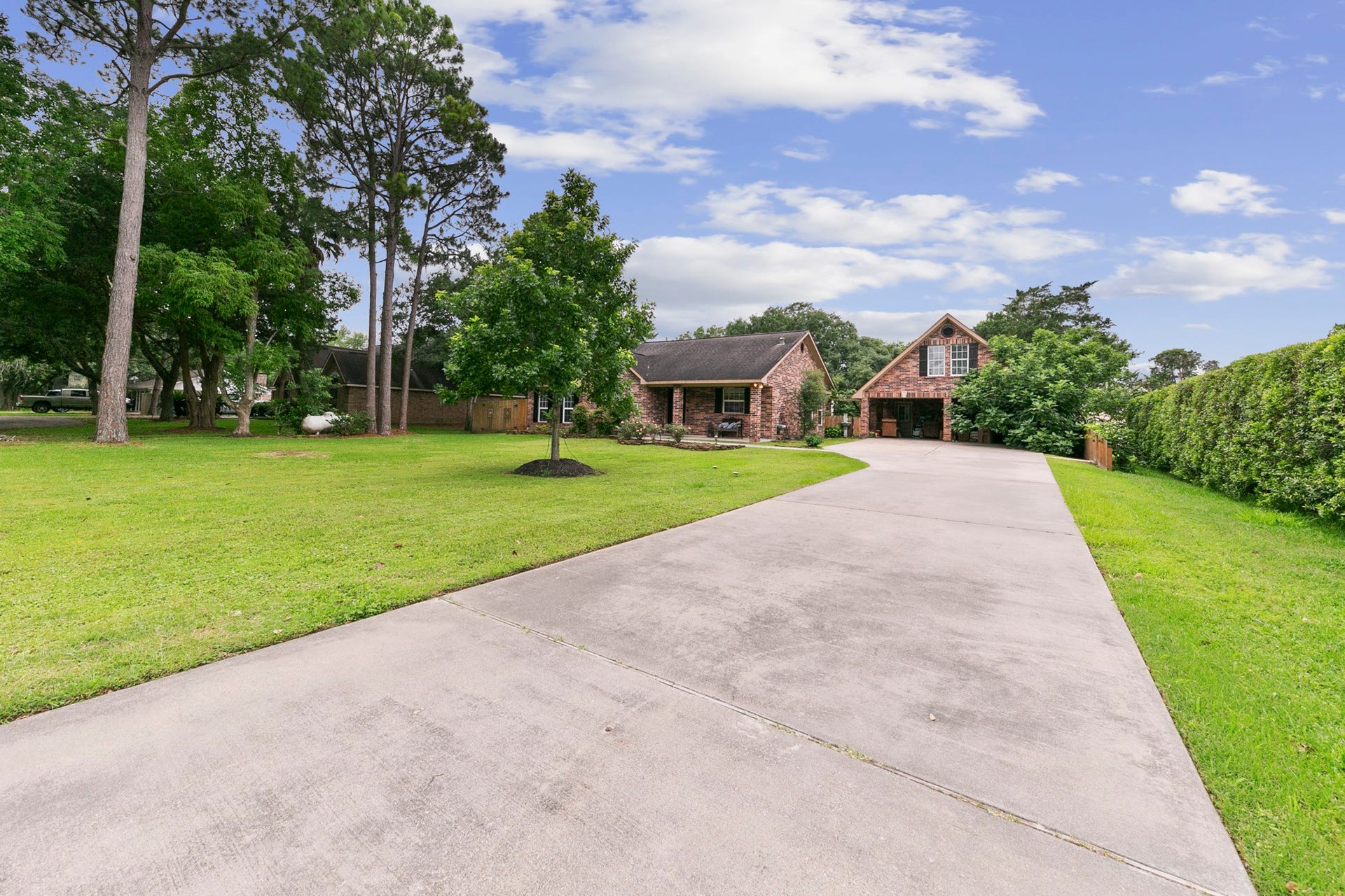 3430 W Meadow Lane, Dickinson, TX 77539 Extra wide and long cement driveway