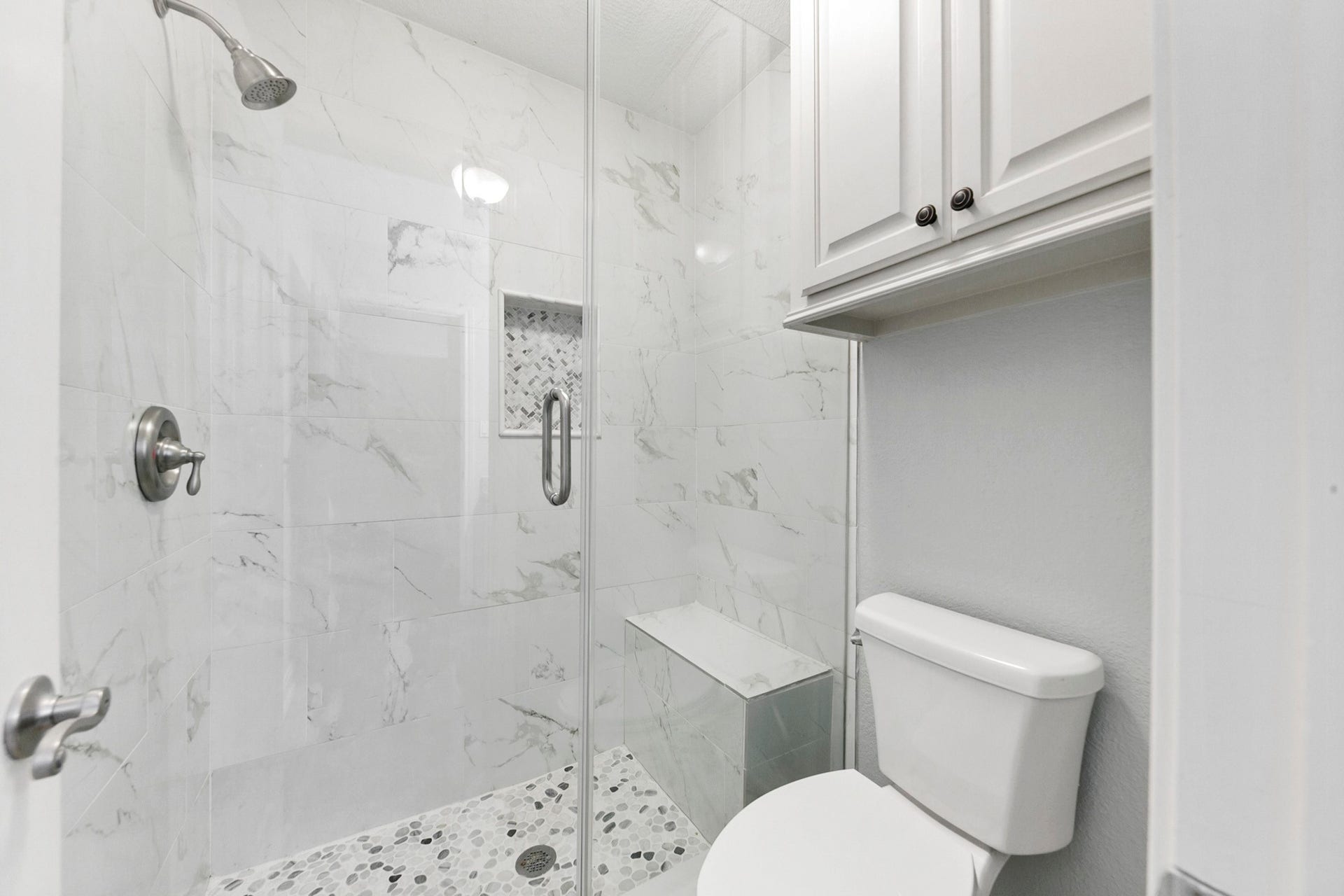 3430 W Meadow Lane, Dickinson, TX 77539 Private shower area in secondary bathroom