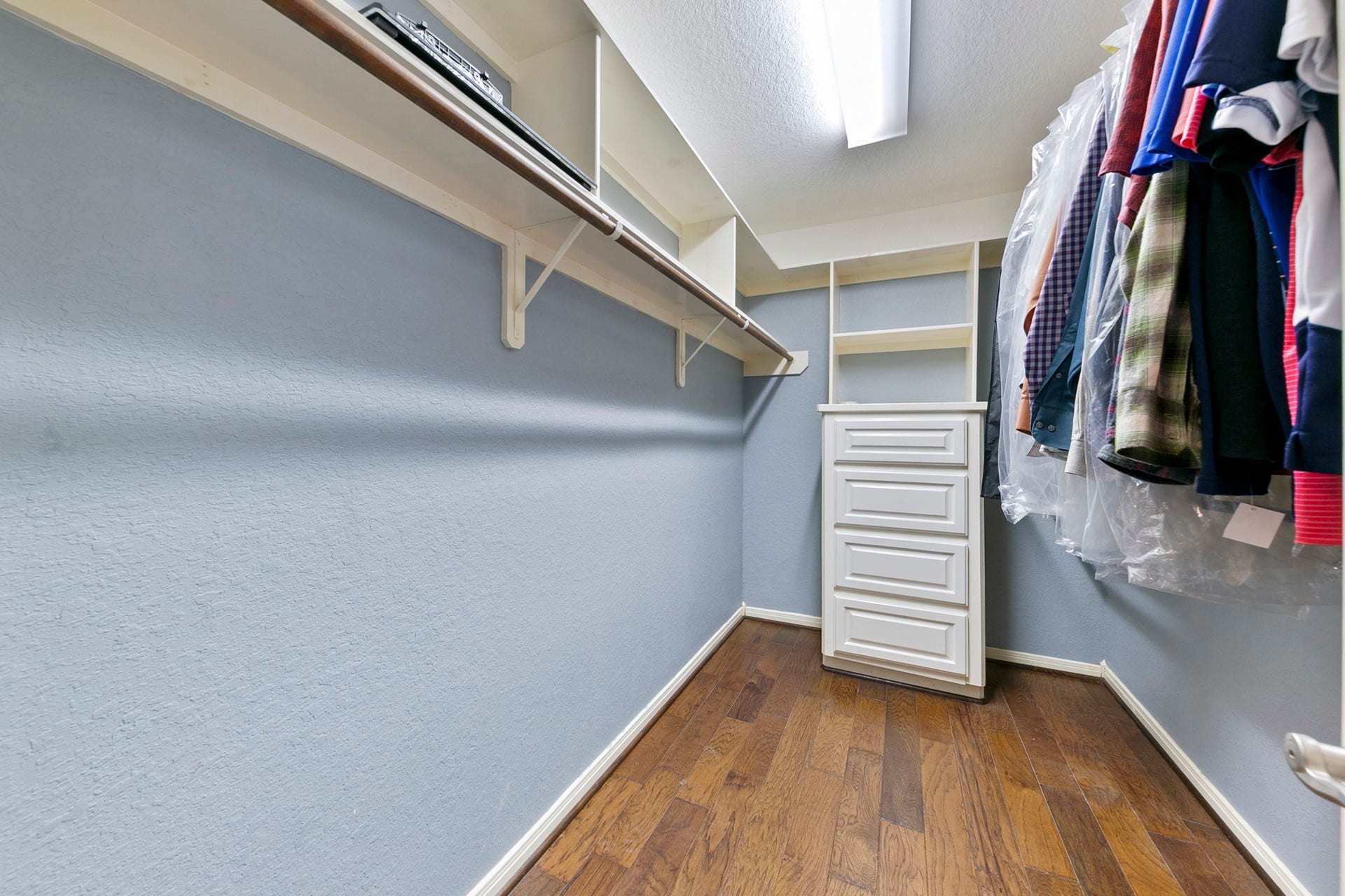 3430 W Meadow Lane, Dickinson, TX 77539 Primary bedroom walk in closet