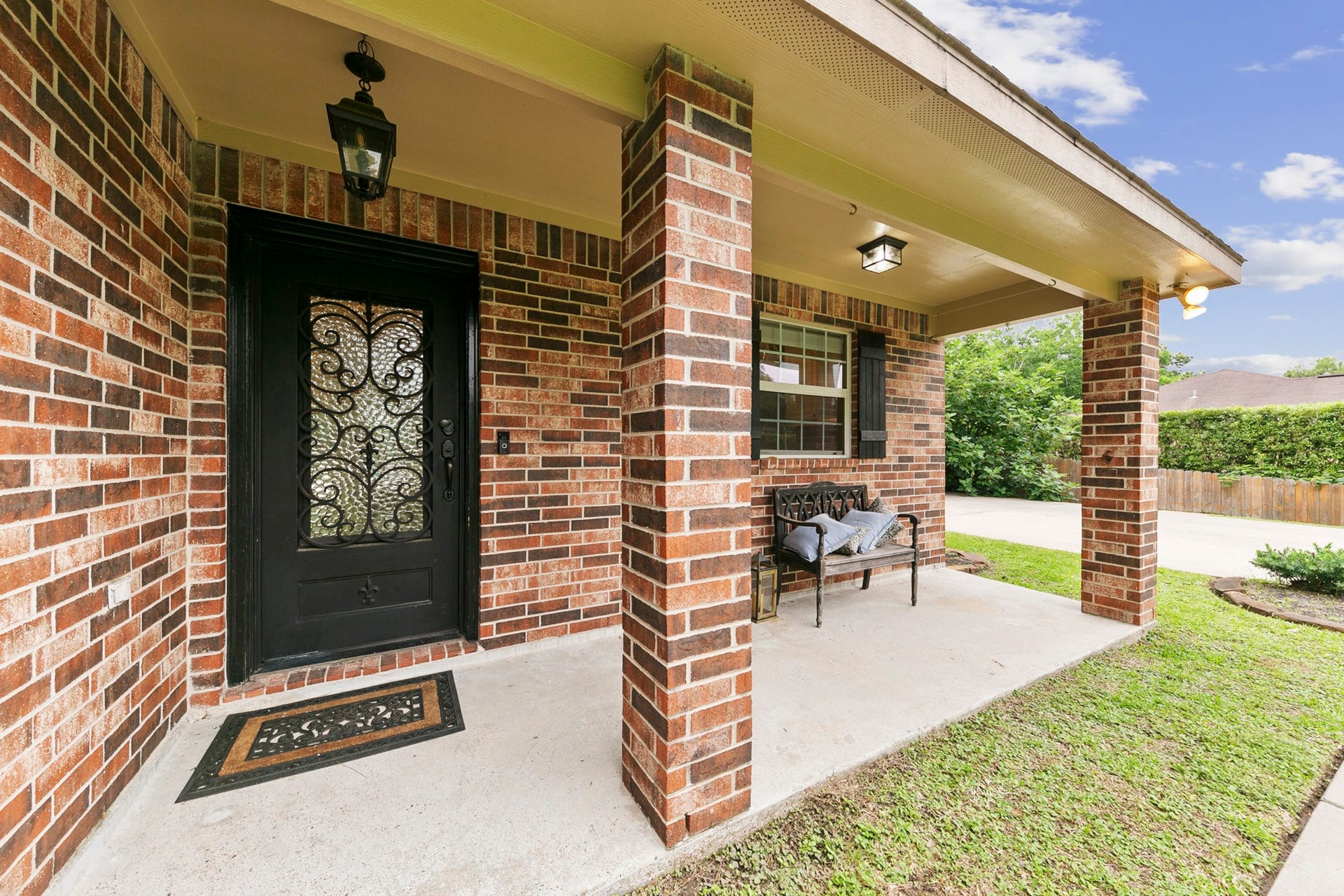 3430 W Meadow Lane, Dickinson, TX 77539 Front porch with seating area