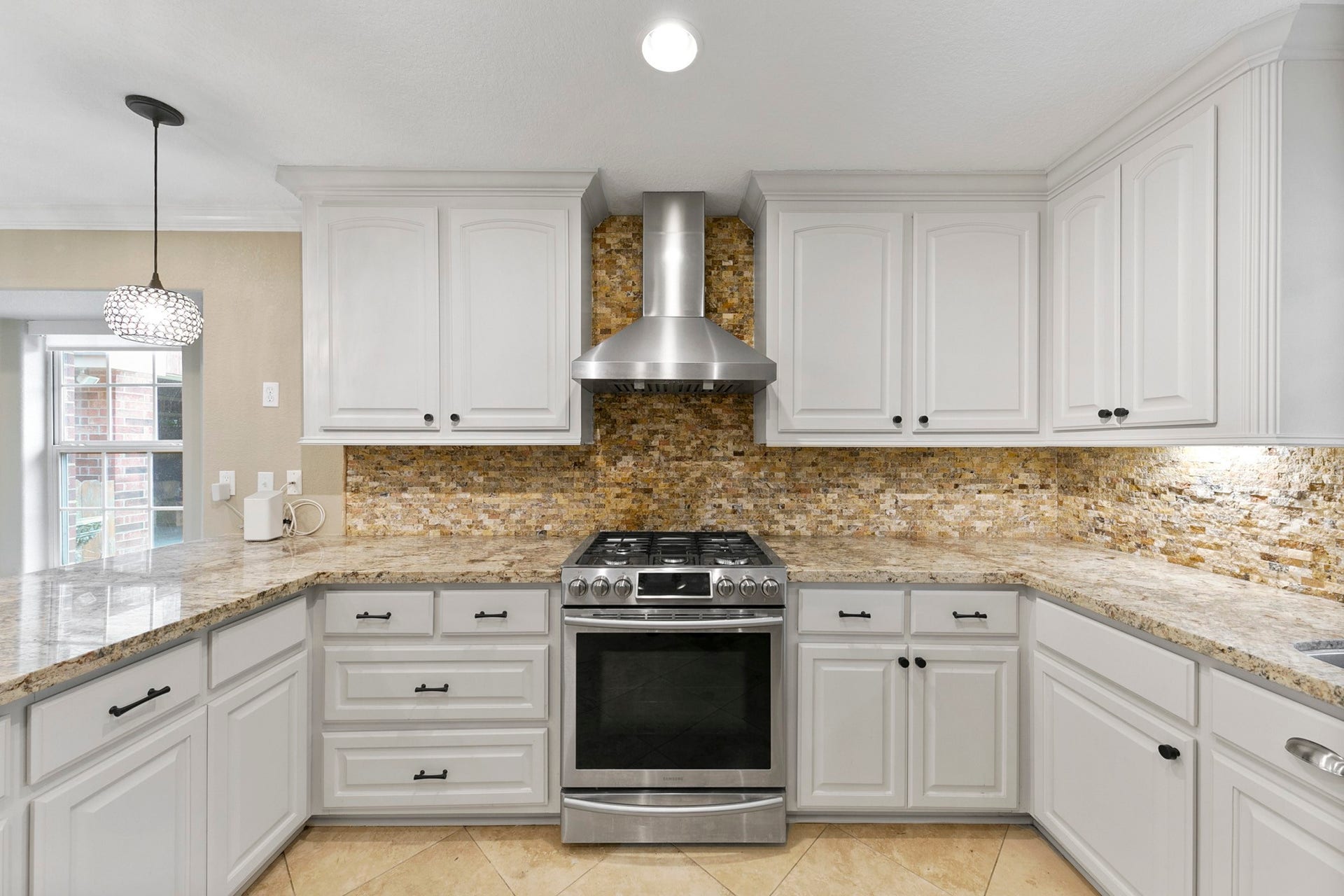 3430 W Meadow Lane, Dickinson, TX 77539 Vent hood with ceiling height stone backsplash