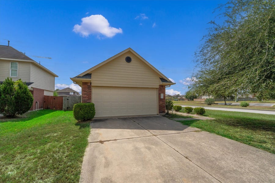 Property photo for 8902 Sweet Blue Jasmine Lane, Humble, TX