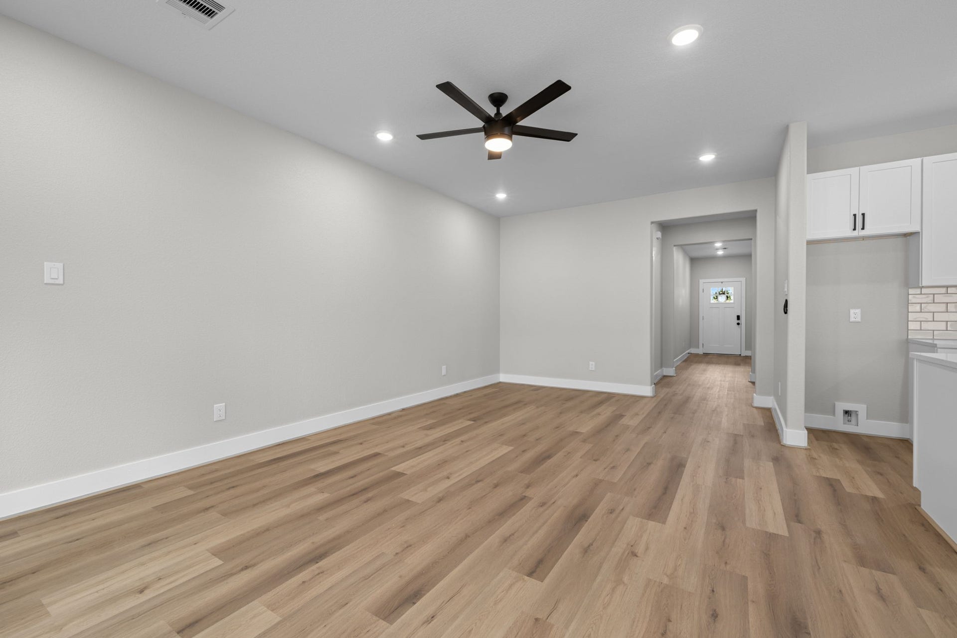 529 Mohawk Bend, Conroe, TX 77316 Another view of family room