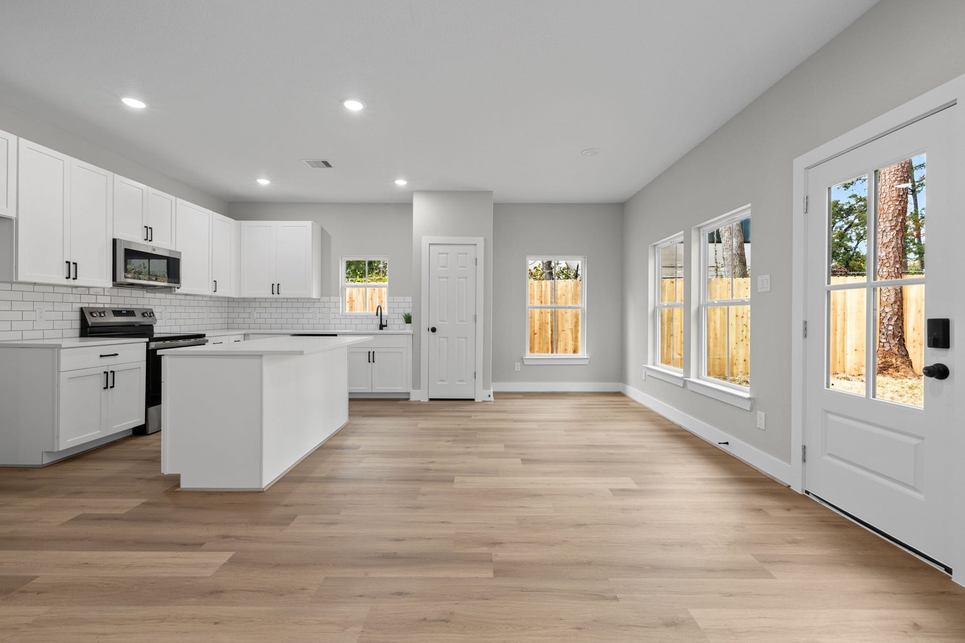 529 Mohawk Bend, Conroe, TX 77316 Open floor plan