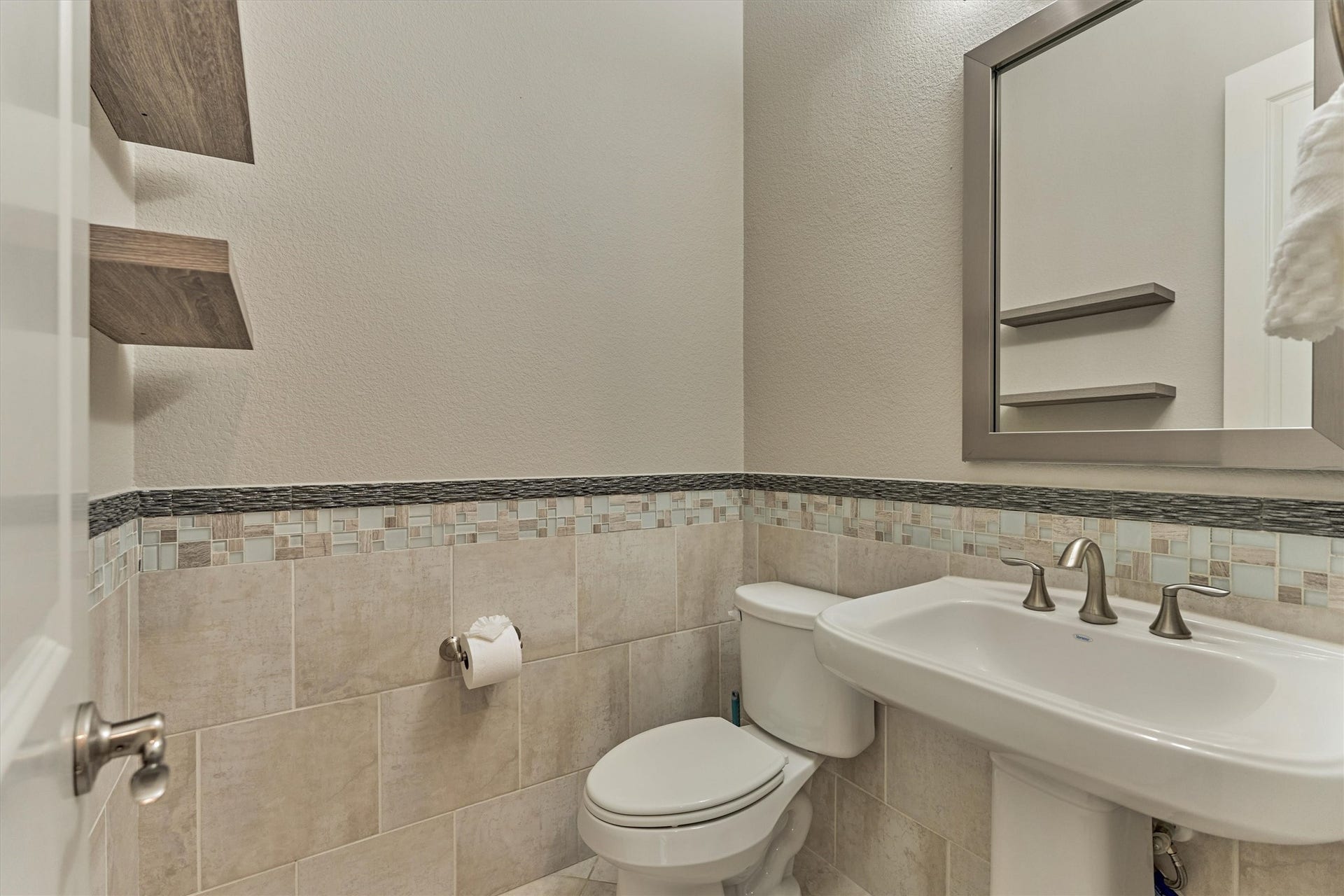 6 Canopy Green Drive, Tomball, TX 77375 half bath next to office