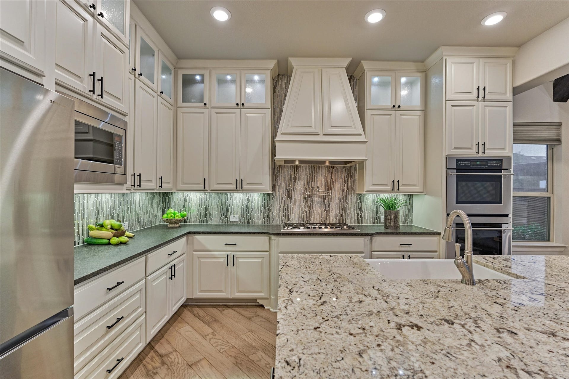 6 Canopy Green Drive, Tomball, TX 77375 high end appliances