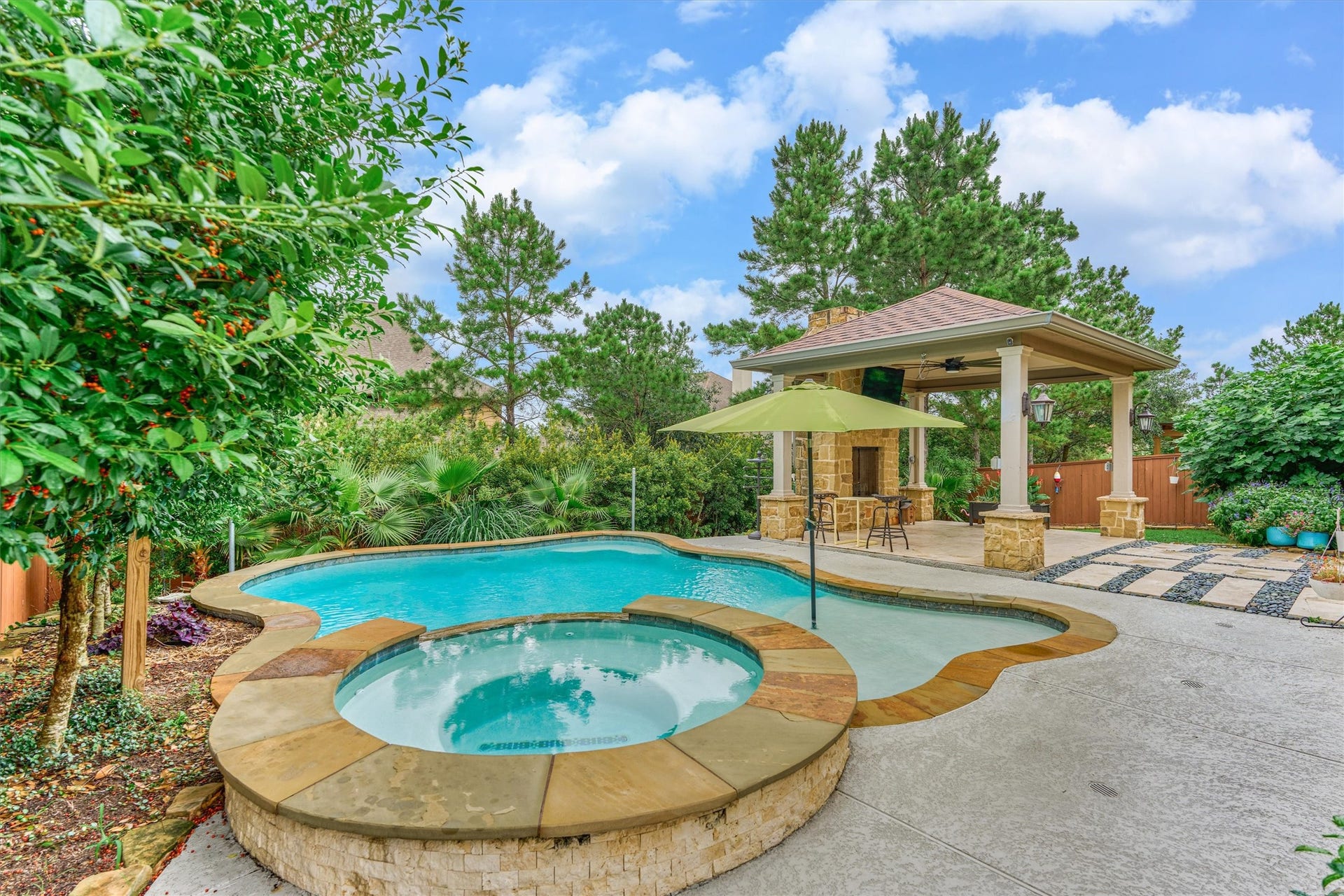 6 Canopy Green Drive, Tomball, TX 77375 spa with water feature for tranquil poolside relaxation