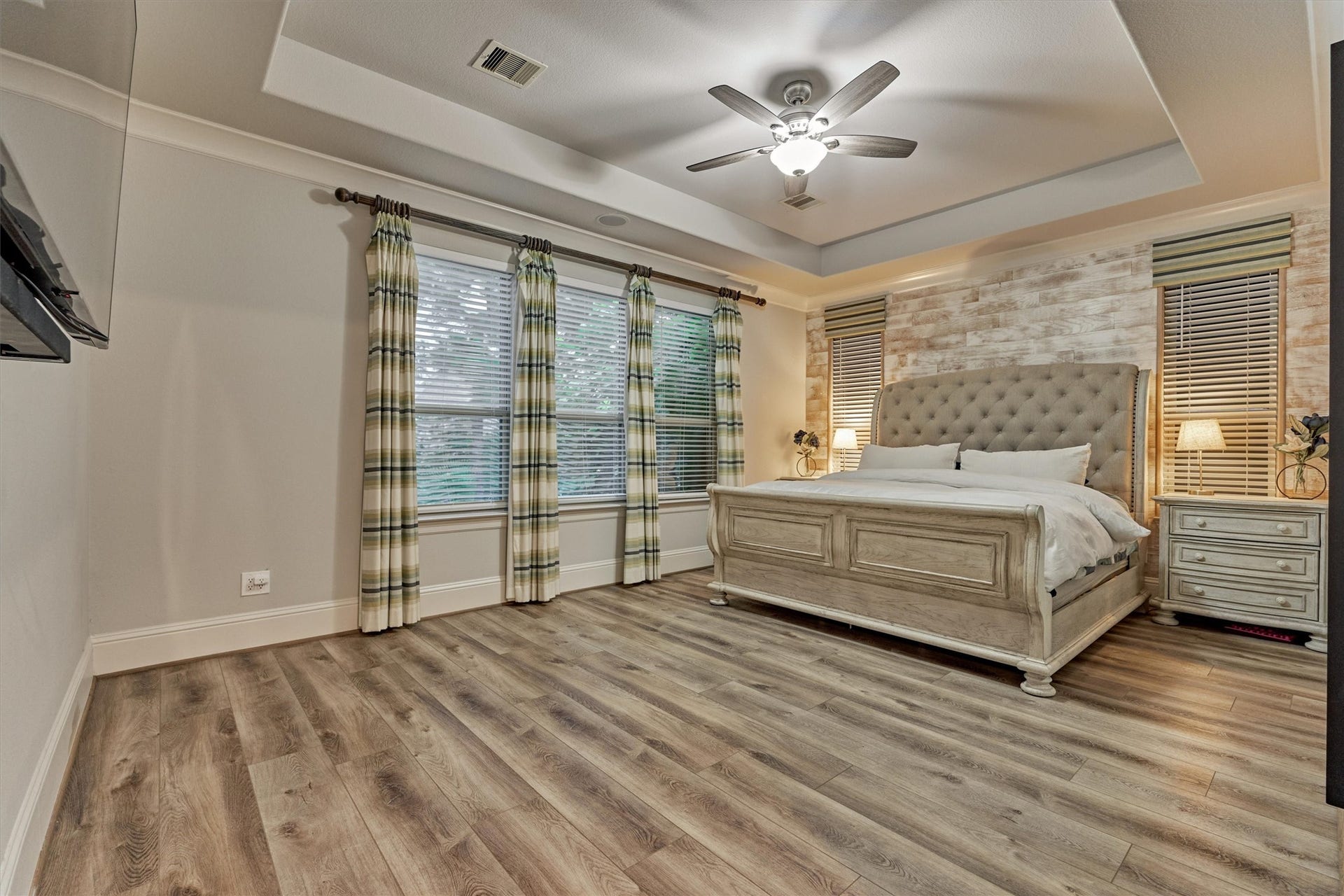 6 Canopy Green Drive, Tomball, TX 77375 spacious master suite