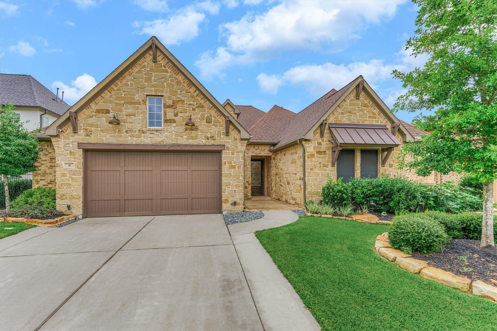 6 Canopy Green Drive, Tomball, TX 77375 Well maintained front yard.