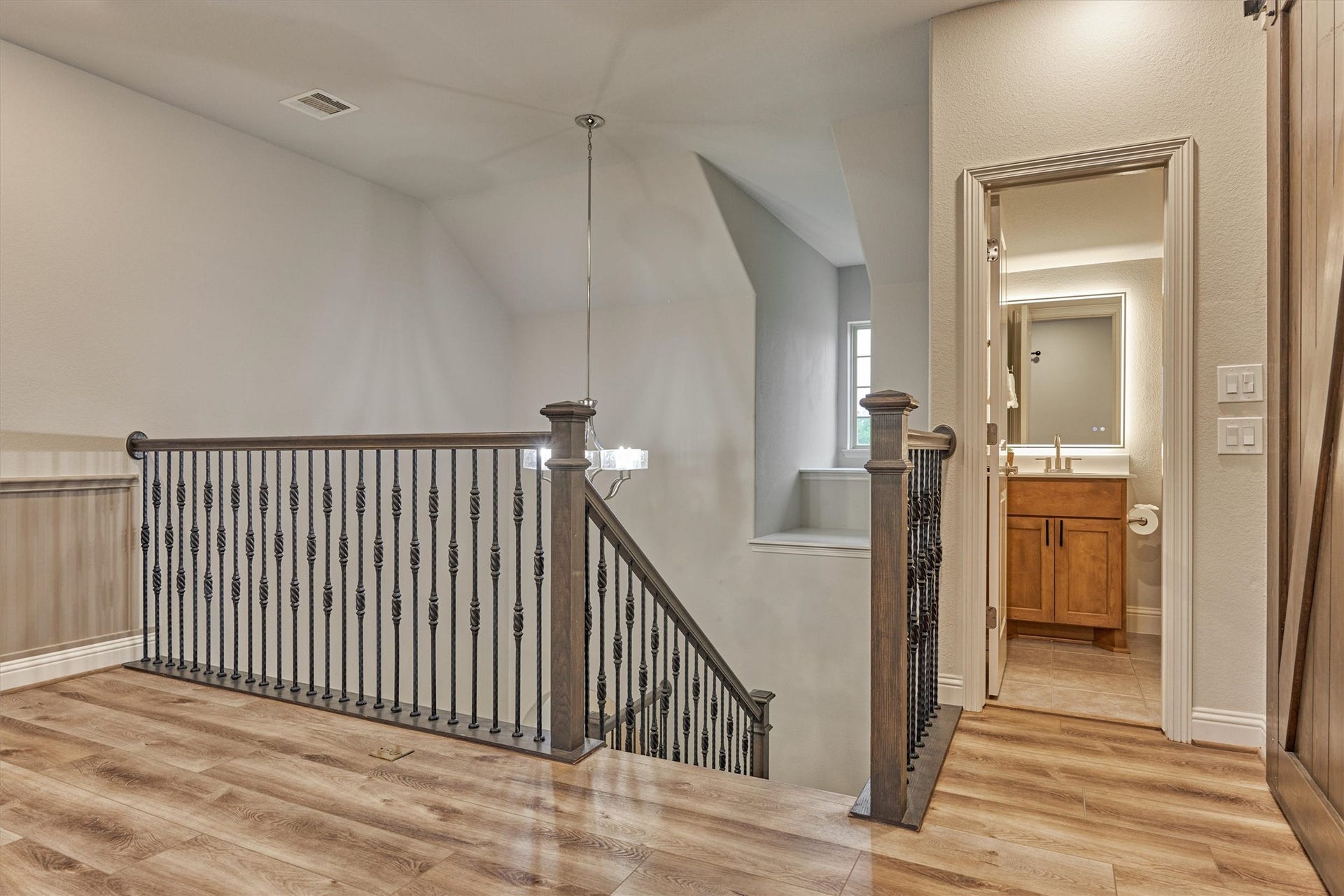 6 Canopy Green Drive, Tomball, TX 77375 upstairs landing/gameroom with full bathroom