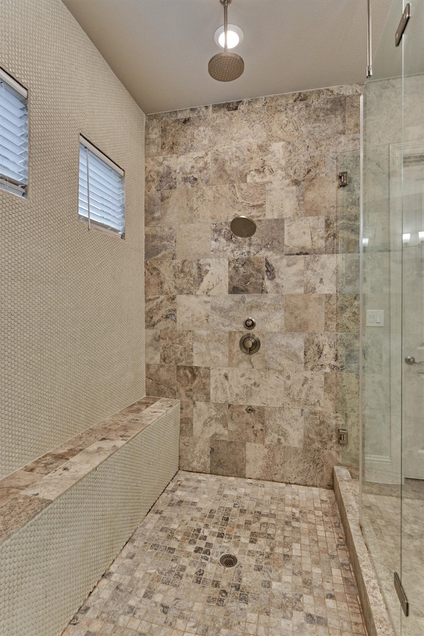 6 Canopy Green Drive, Tomball, TX 77375 double shower head