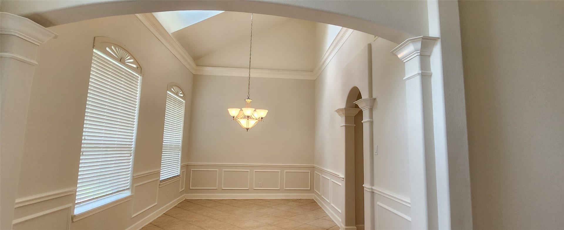 14330 Dunrobin Way, Sugar Land, TX 77498 Think of the memories to be made in this king-sized dining room.