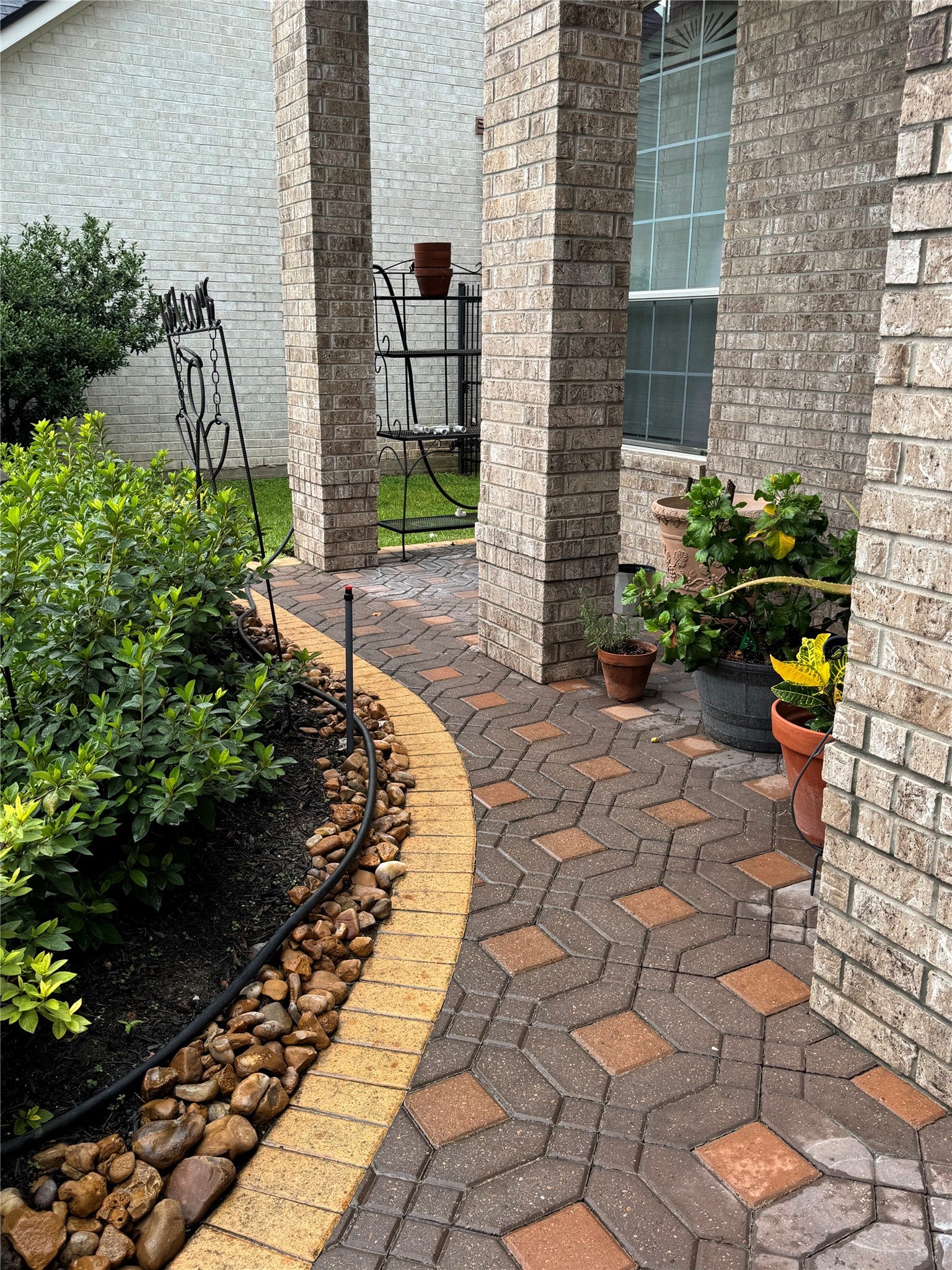 14330 Dunrobin Way, Sugar Land, TX 77498 What a beautifully well-designed front porch area