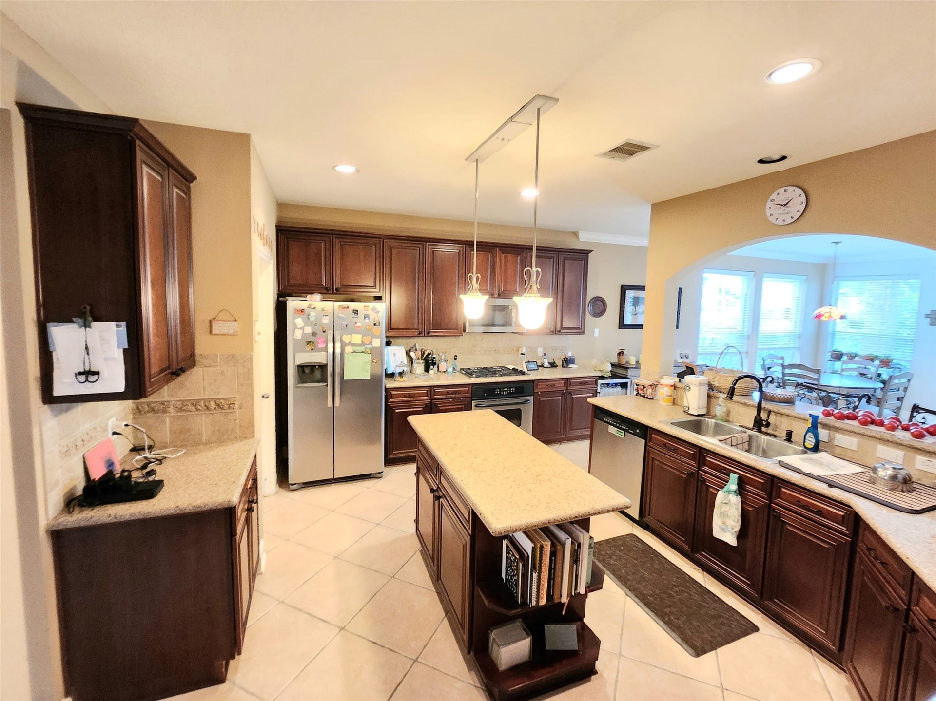 14330 Dunrobin Way, Sugar Land, TX 77498 Guests will love hanging out at the breakfast bar or separate breakfast area
