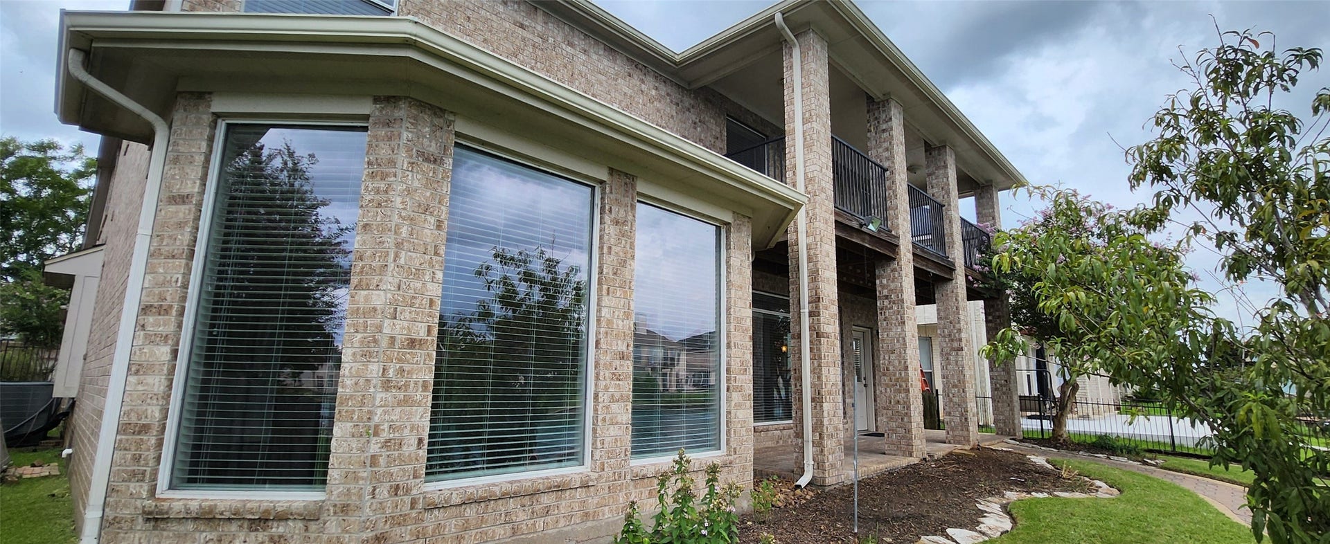 14330 Dunrobin Way, Sugar Land, TX 77498 Walls of windows facing the calm water