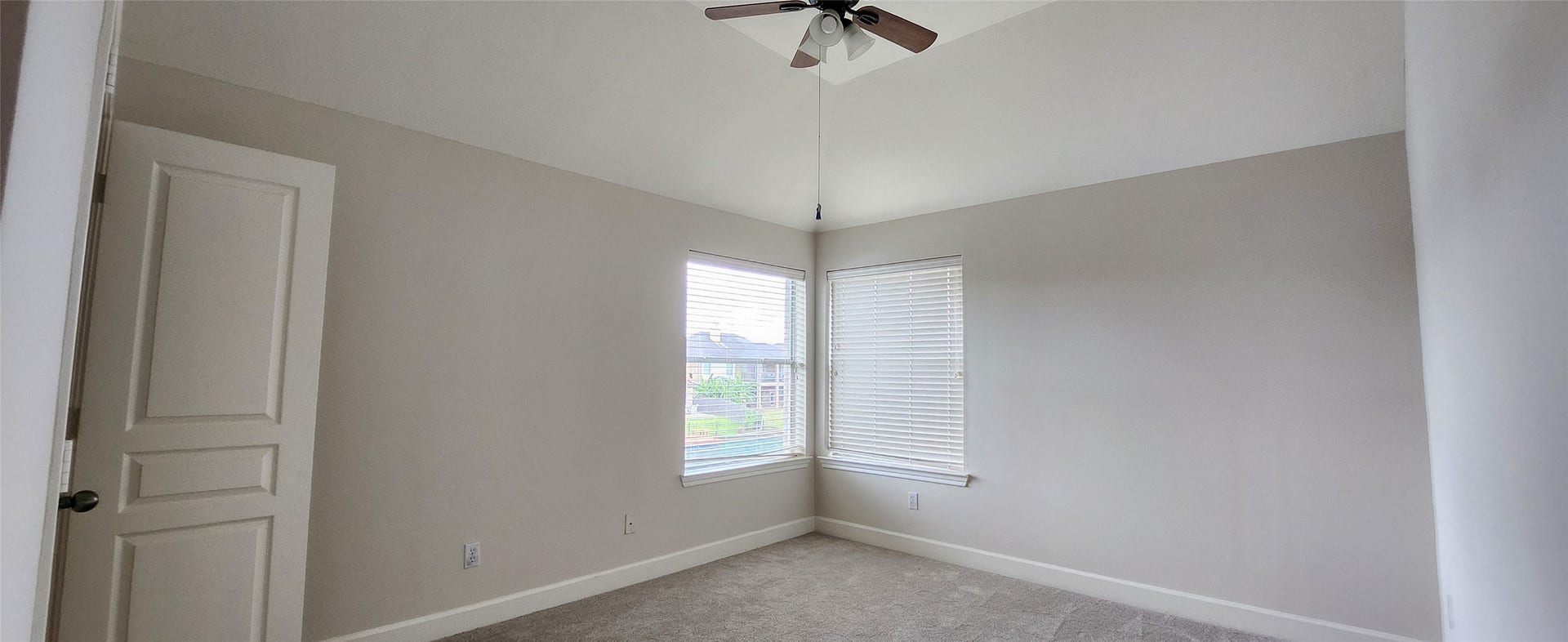 14330 Dunrobin Way, Sugar Land, TX 77498 High ceilings, fresh paint