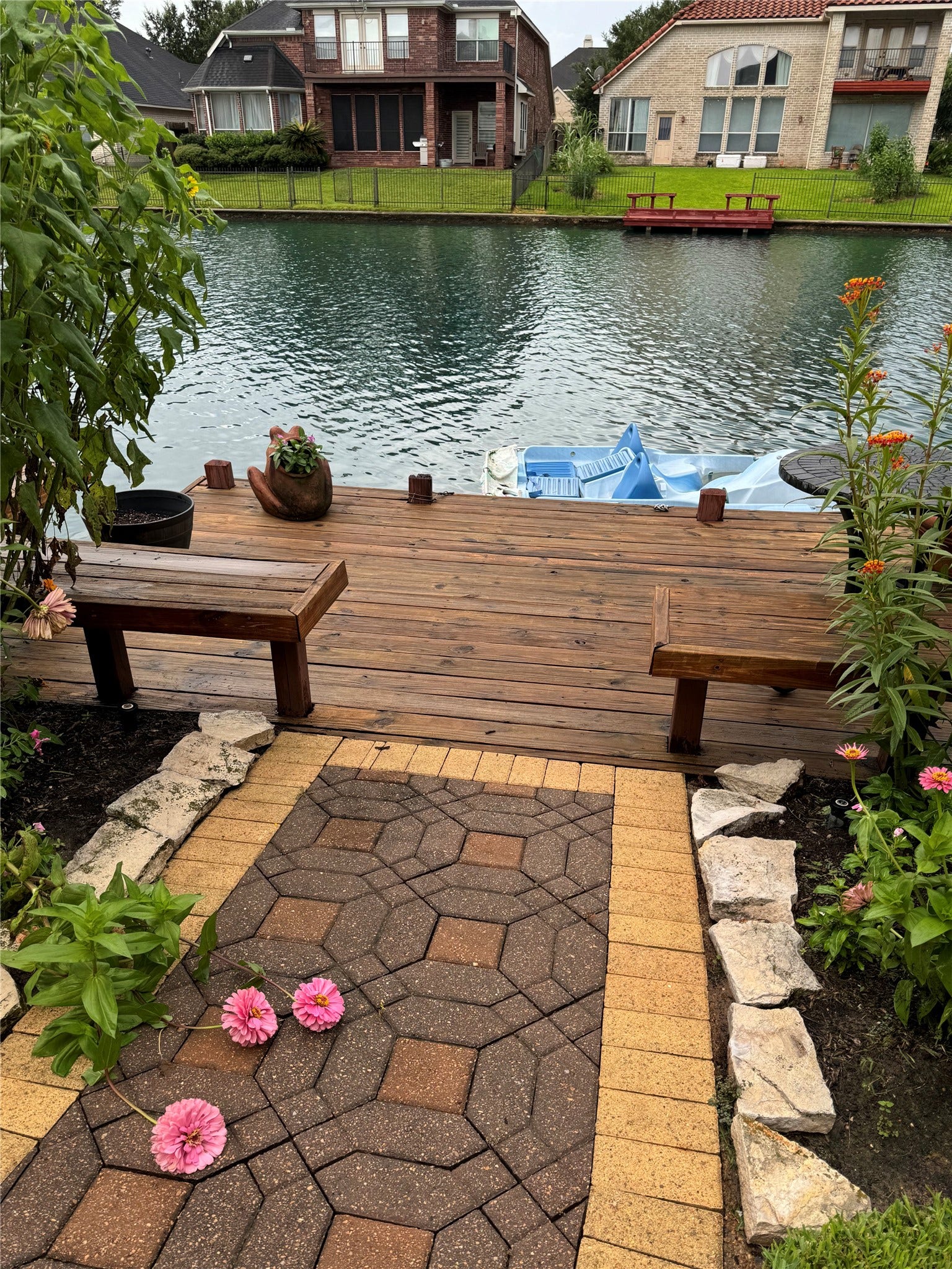 14330 Dunrobin Way, Sugar Land, TX 77498 A peaceful place at the waters edge