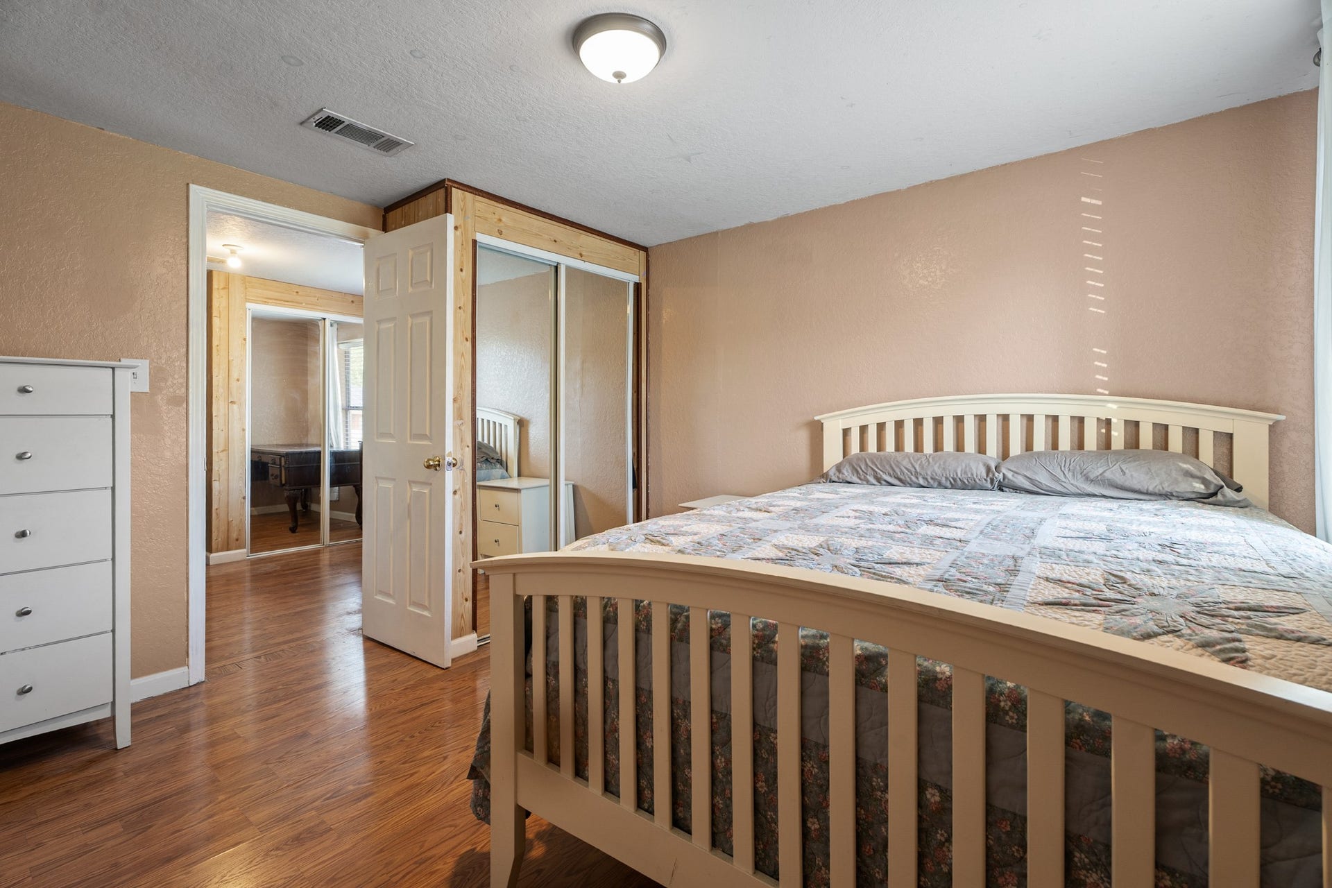 4514 E 24th E Street, Dickinson, TX 77539 4514 E 24th E Street, Dickinson, TX 77539