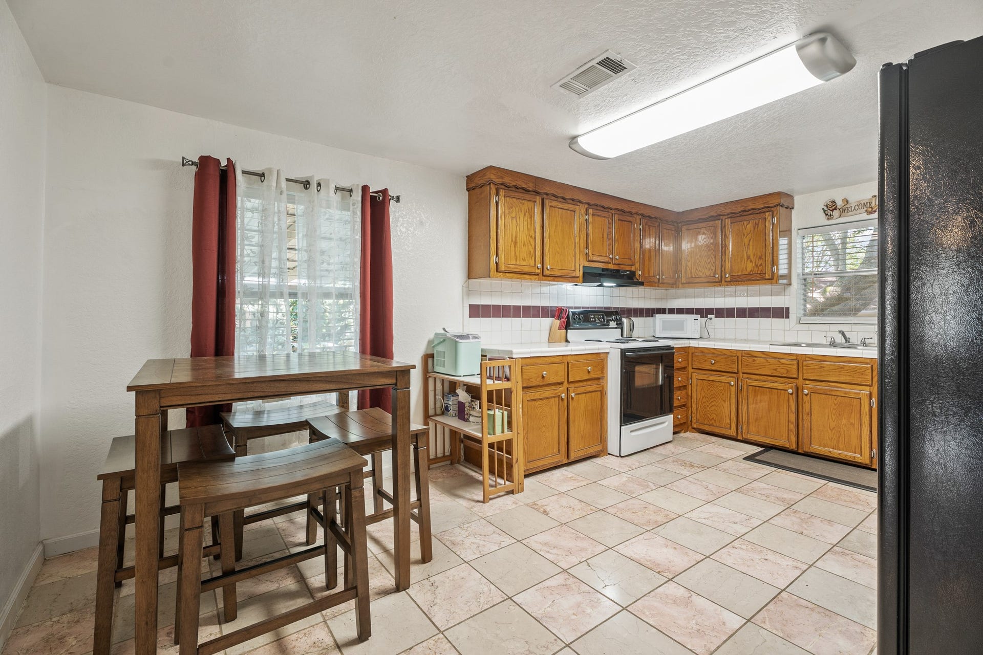 4514 E 24th E Street, Dickinson, TX 77539 4514 E 24th E Street, Dickinson, TX 77539