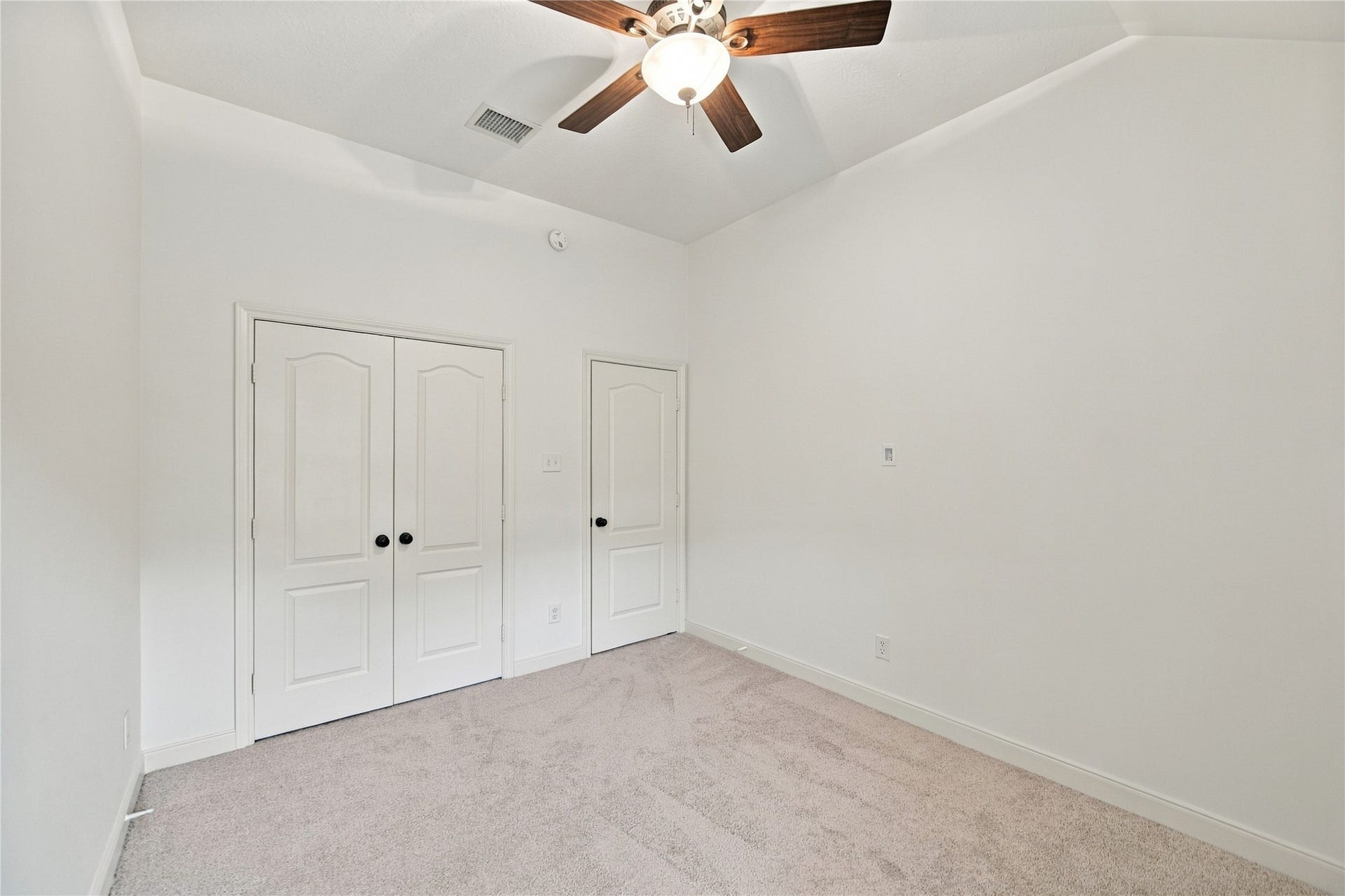 23706 Indian Hills Way, Katy, TX 77494 The additional view of this bedroom shows the double door closet at left. Both secondary bedrooms have a ceiling fan and have been freshly painted.