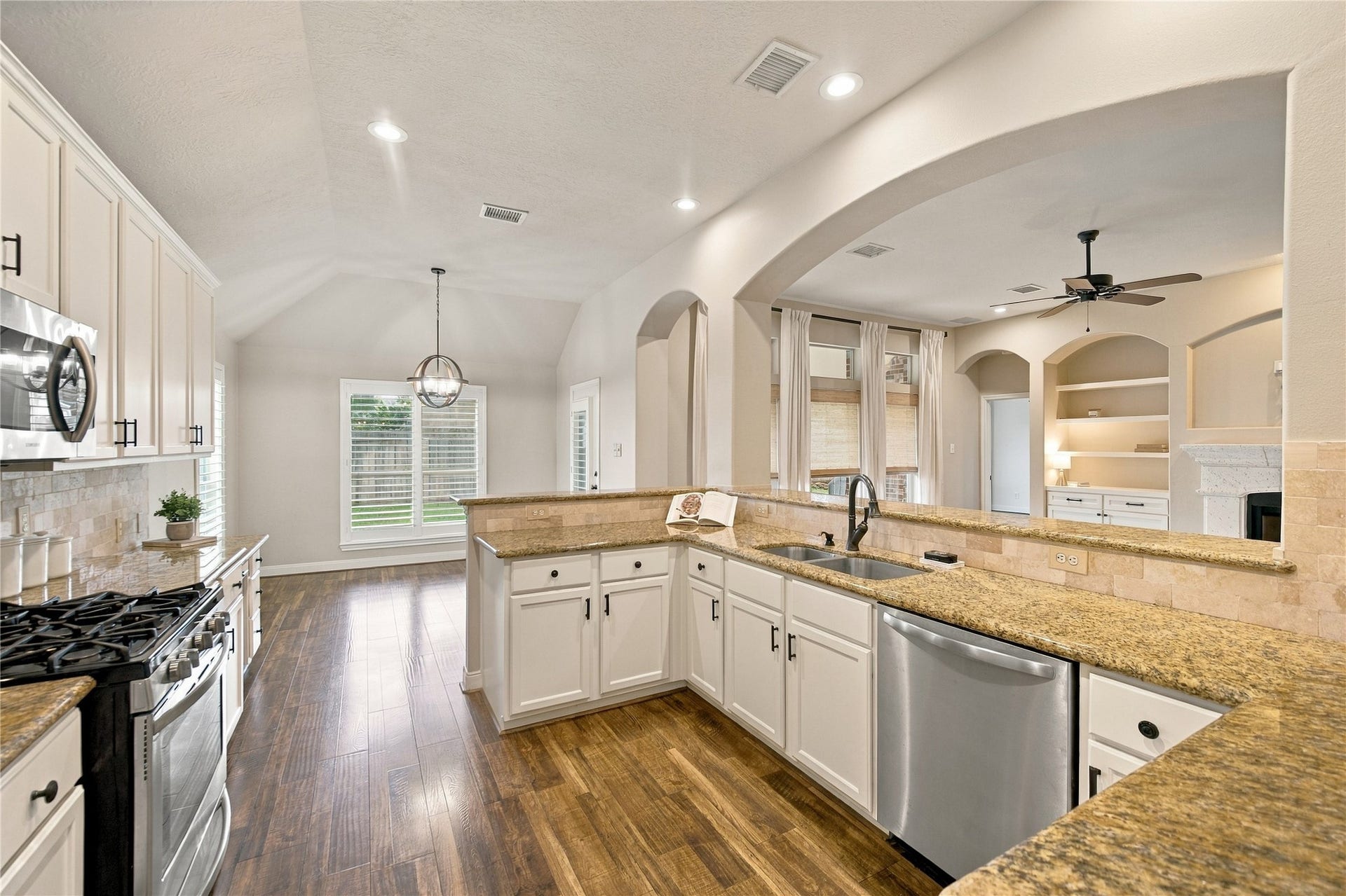 23706 Indian Hills Way, Katy, TX 77494 With generous counterspace galore and an abundance of cabinets, this inviting kitchen offers plenty of room for meal preparation and storage.