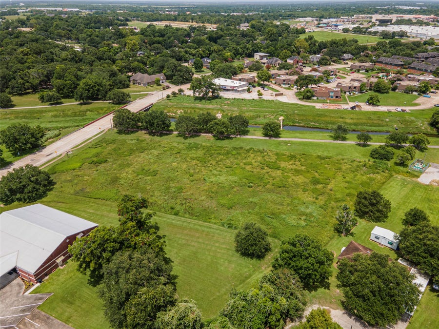 Property photo for 650 E Adoue Street, Alvin, TX