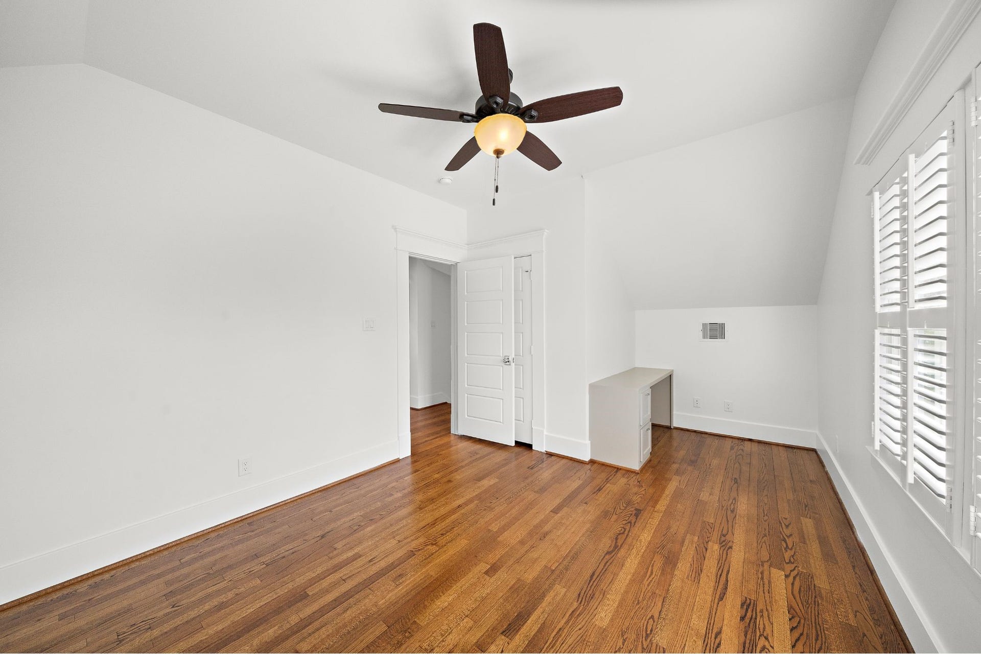 931 W Cottage Street, Houston, TX 77009 Alternative view of vacant secondary bedroom.
