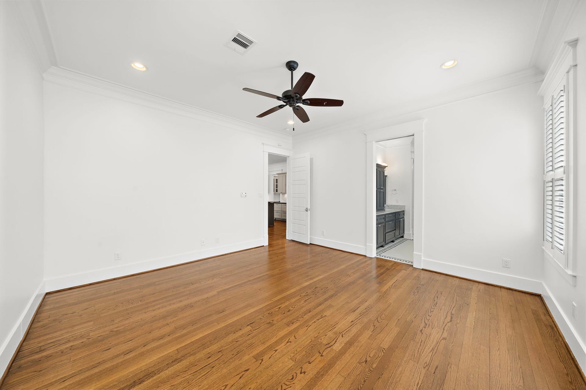 931 W Cottage Street, Houston, TX 77009 Alternative view of vacant primary bedroom.