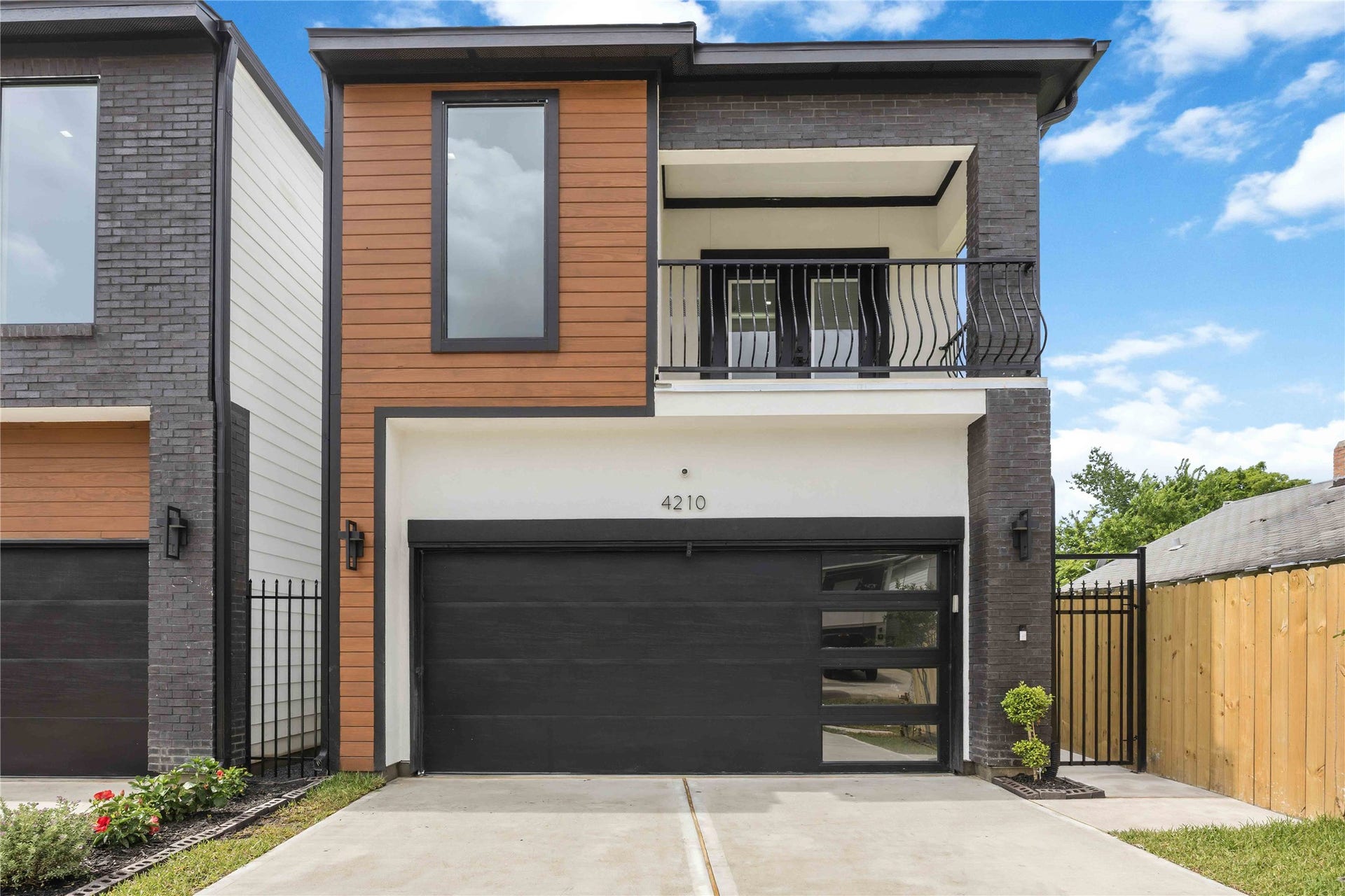 4210 New Orleans Street, Houston, TX 77020 Welcome Home!