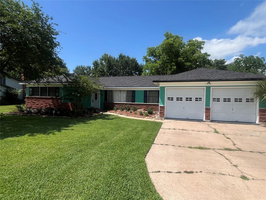 Property photo for 416 Azalea Drive, Baytown, TX