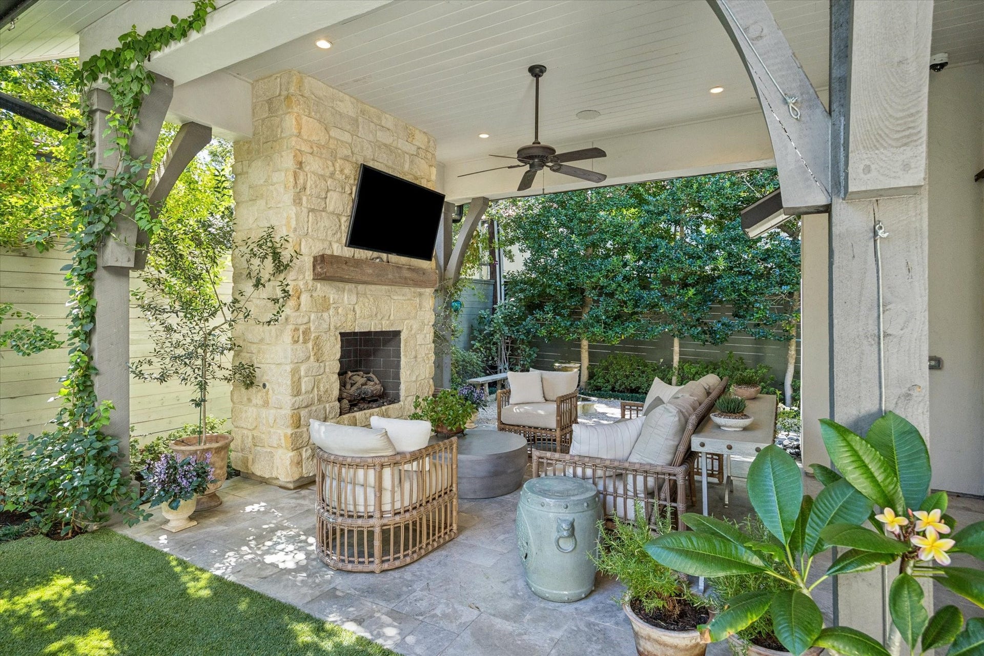 3402 Banbury Place, Houston, TX 77027 3402 Banbury Place, Houston, TX 77027