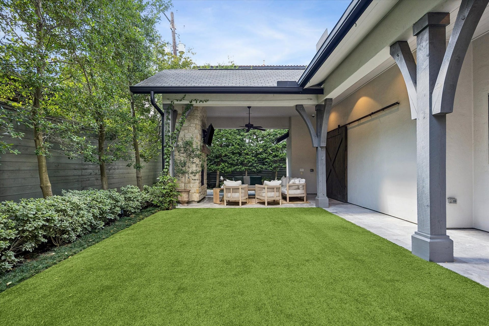 3402 Banbury Place, Houston, TX 77027 3402 Banbury Place, Houston, TX 77027