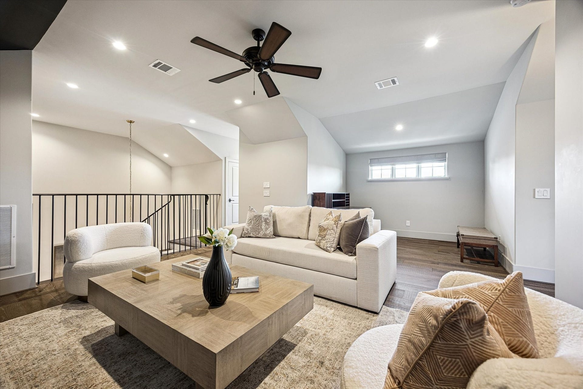 3402 Banbury Place, Houston, TX 77027 3402 Banbury Place, Houston, TX 77027