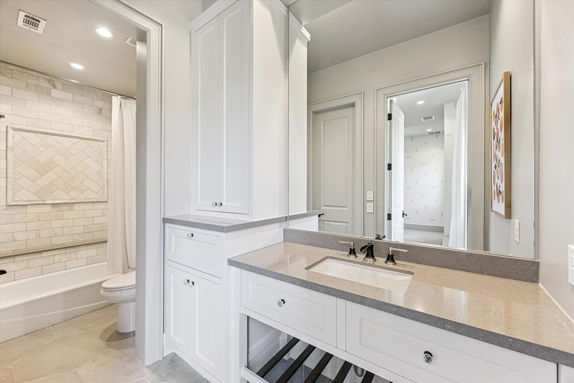 3402 Banbury Place, Houston, TX 77027 3402 Banbury Place, Houston, TX 77027