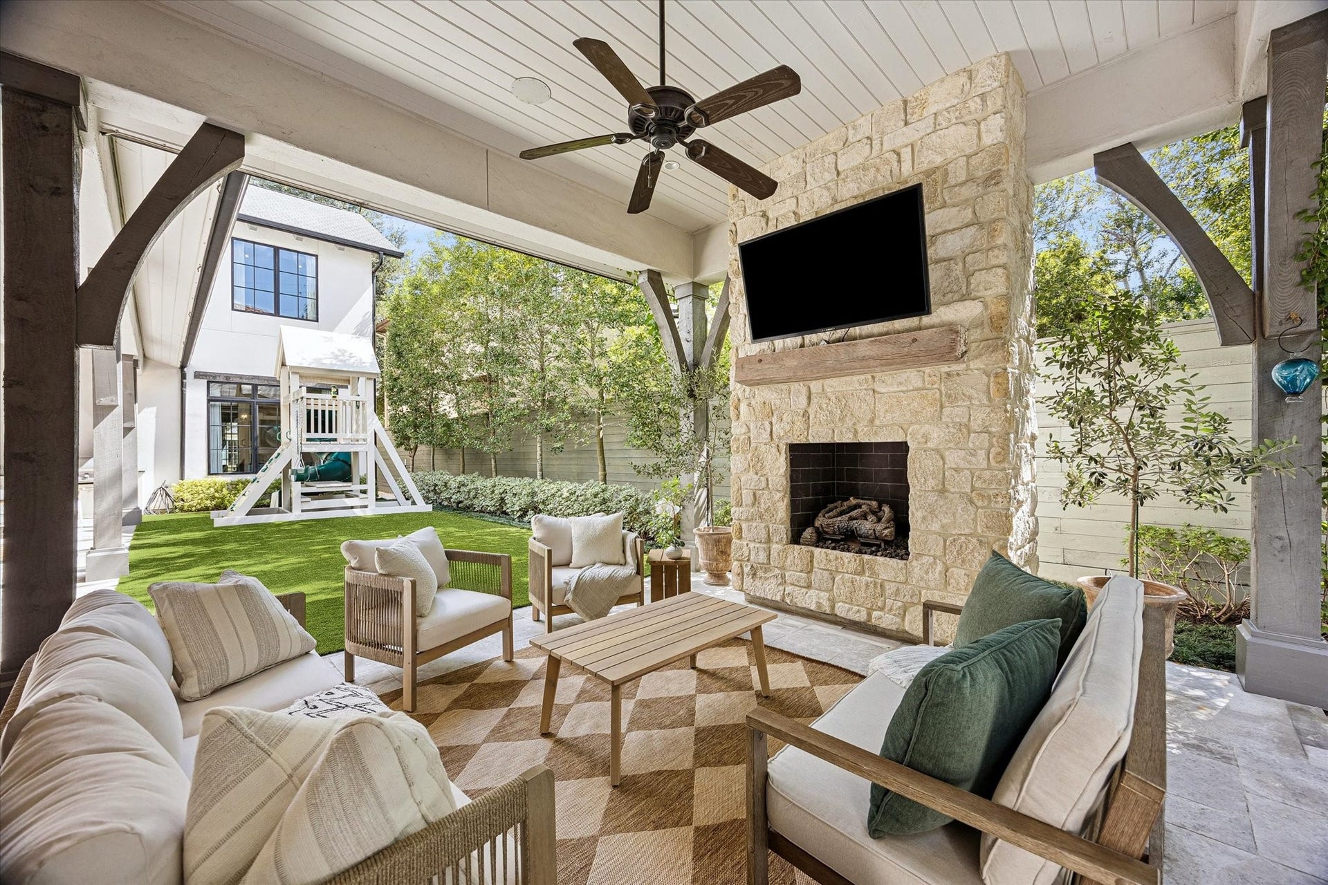 3402 Banbury Place, Houston, TX 77027 3402 Banbury Place, Houston, TX 77027