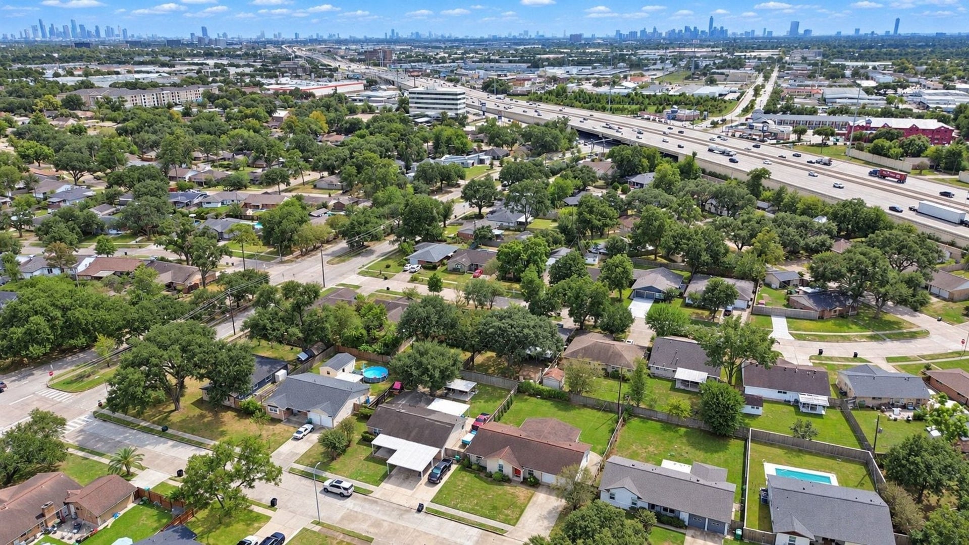 5515 Saxon Drive, Houston, TX 77092 Oak forest is in the heart of Houston!