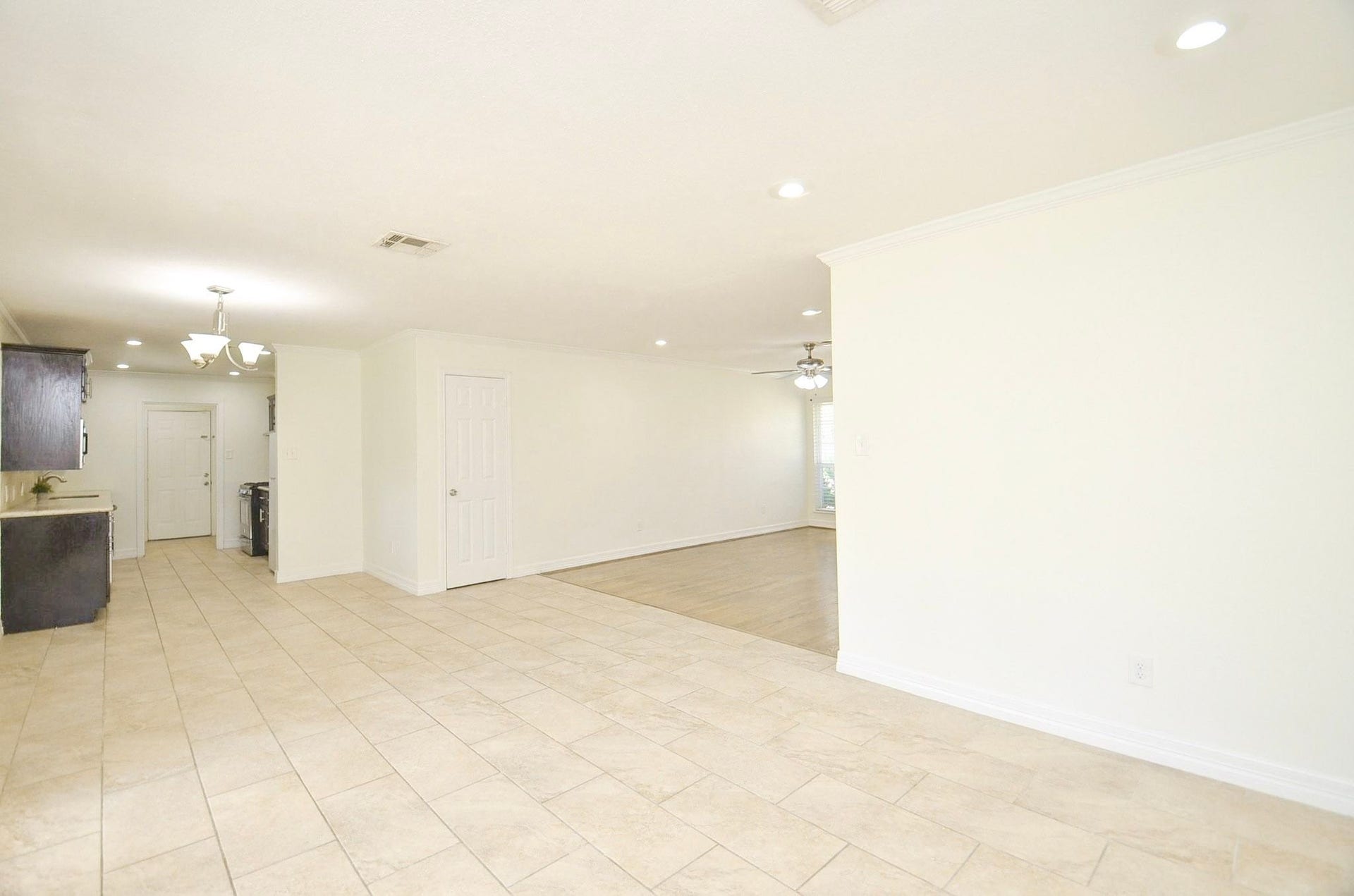 5515 Saxon Drive, Houston, TX 77092 This open floor plan makes it easy to entertain.