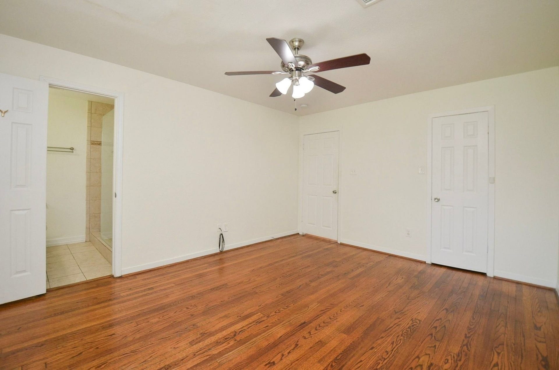5515 Saxon Drive, Houston, TX 77092 Primary with en-suite bathroom.