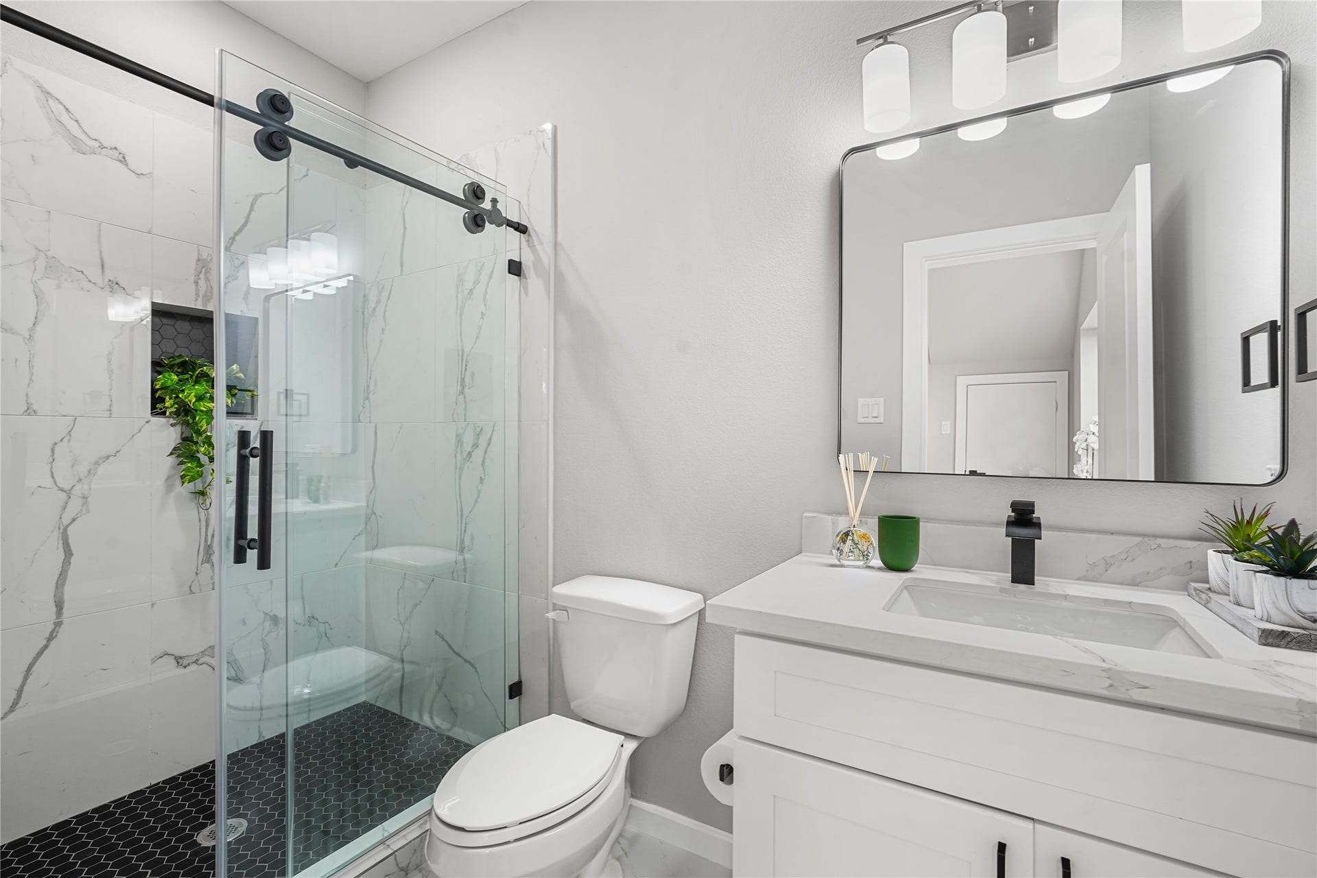 1222 W 18th Street, Houston, TX 77008 1222 W 18th Street, Houston, TX 77008