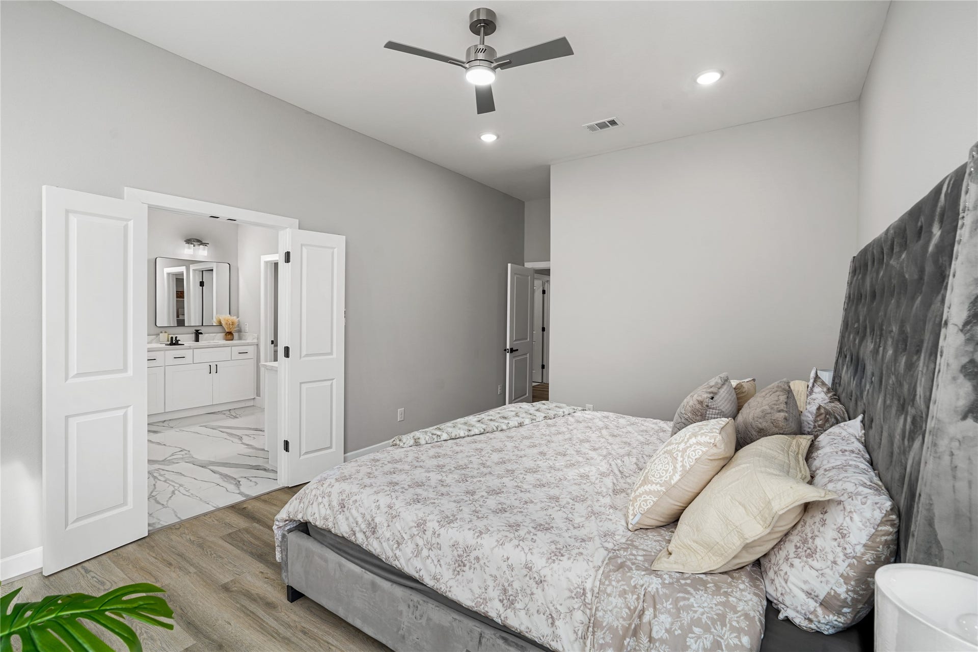 1222 W 18th Street, Houston, TX 77008 1222 W 18th Street, Houston, TX 77008