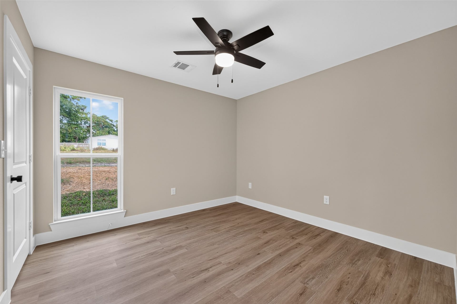 1060 Mann Road, #B, Conroe, TX 77303 Third bedroom.