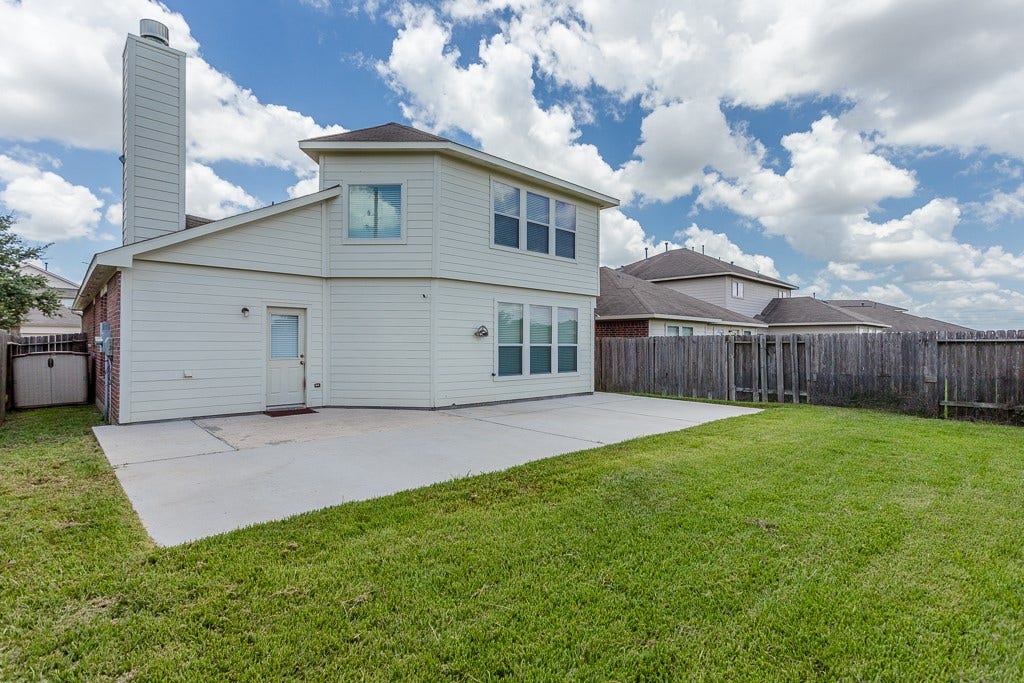 4530 Hall Croft Chase Lane, Katy, TX 77449 Nice backyard with a large concrete patio, perfect for outdoor gatherings and relaxation.