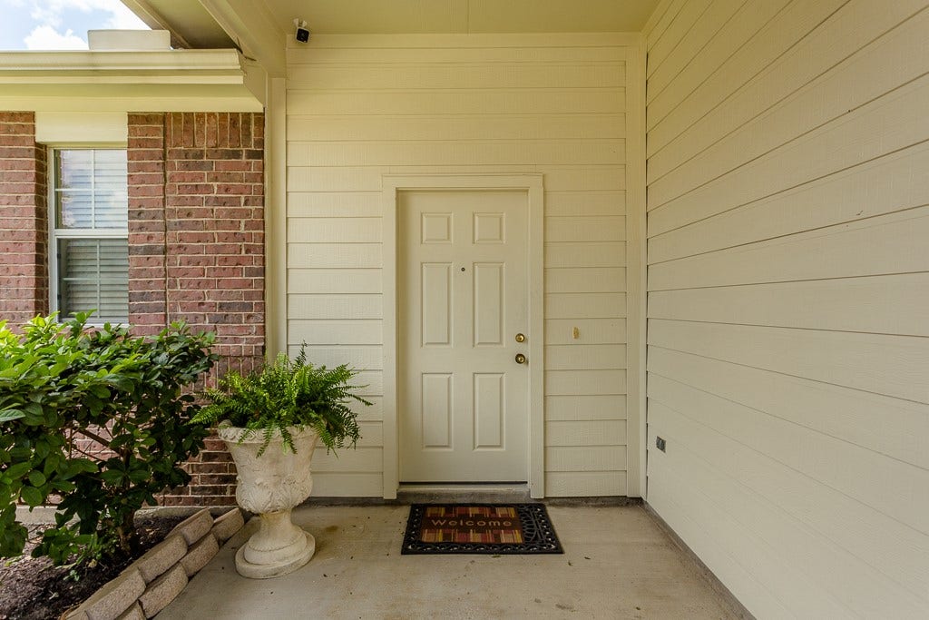 4530 Hall Croft Chase Lane, Katy, TX 77449 Front entryway with a welcoming atmosphere.