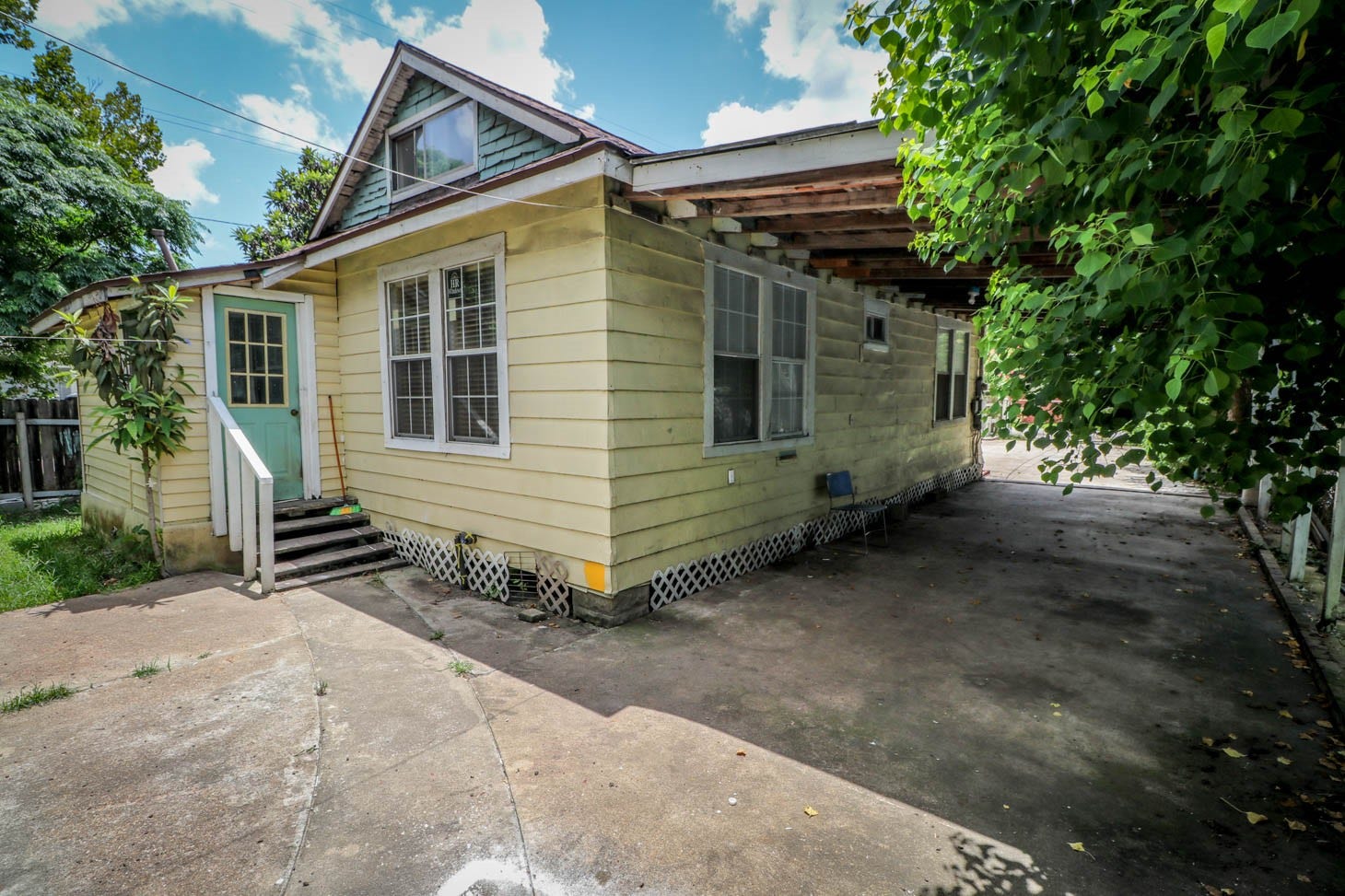 9243 E Avenue O, Houston, TX 77012 9243 E Avenue O, Houston, TX 77012
