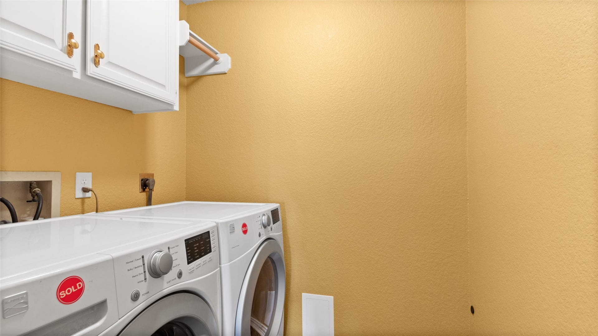 97 Avenue J, Dickinson, TX 77539 Utility room